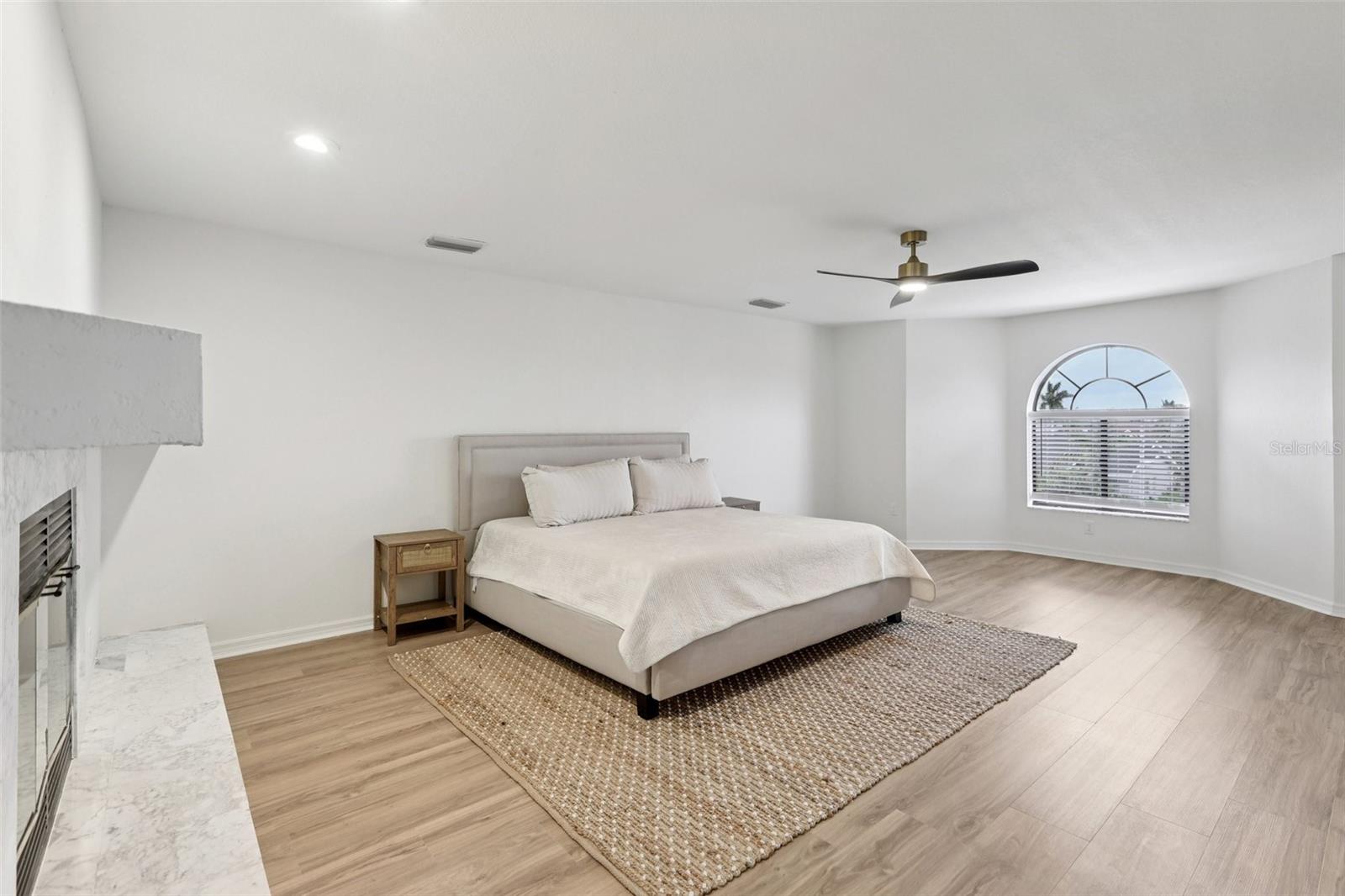 Image 37 of 72 For 120 8th Street E