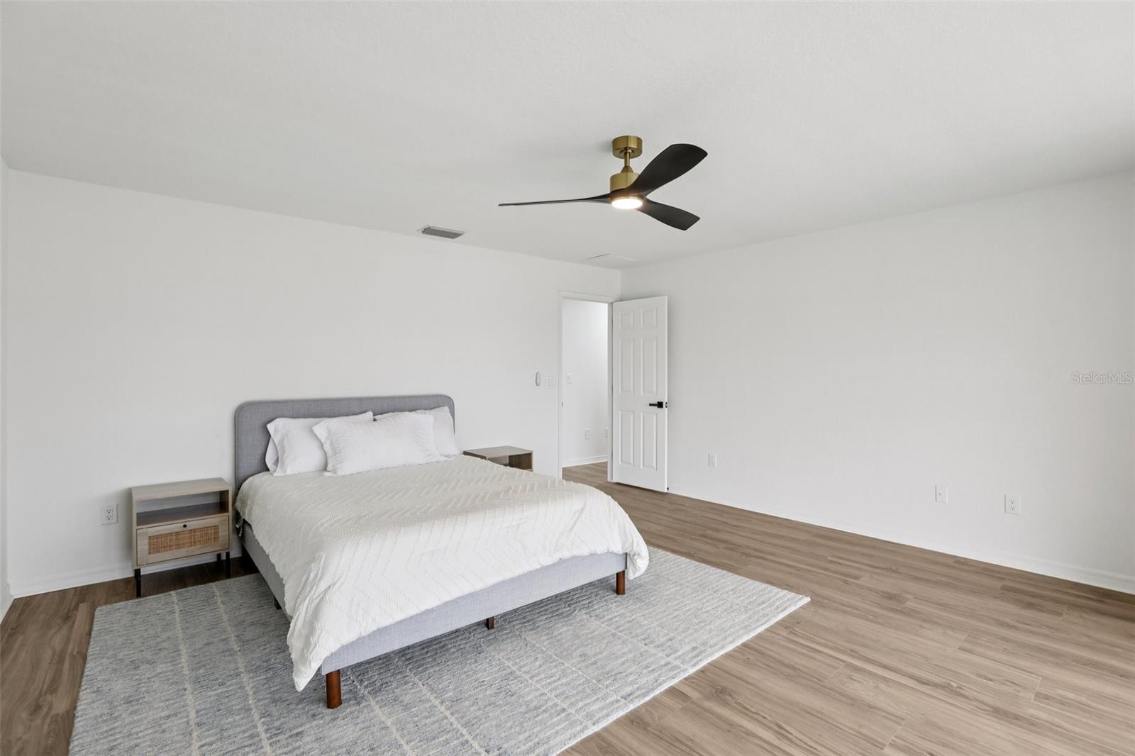 Image 43 of 72 For 120 8th Street E