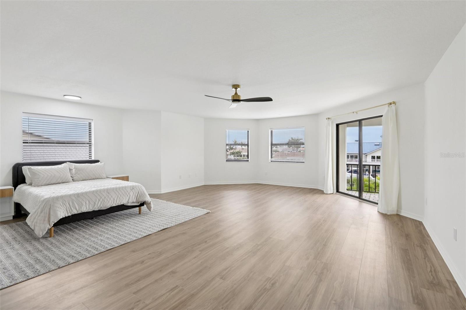 Image 44 of 72 For 120 8th Street E