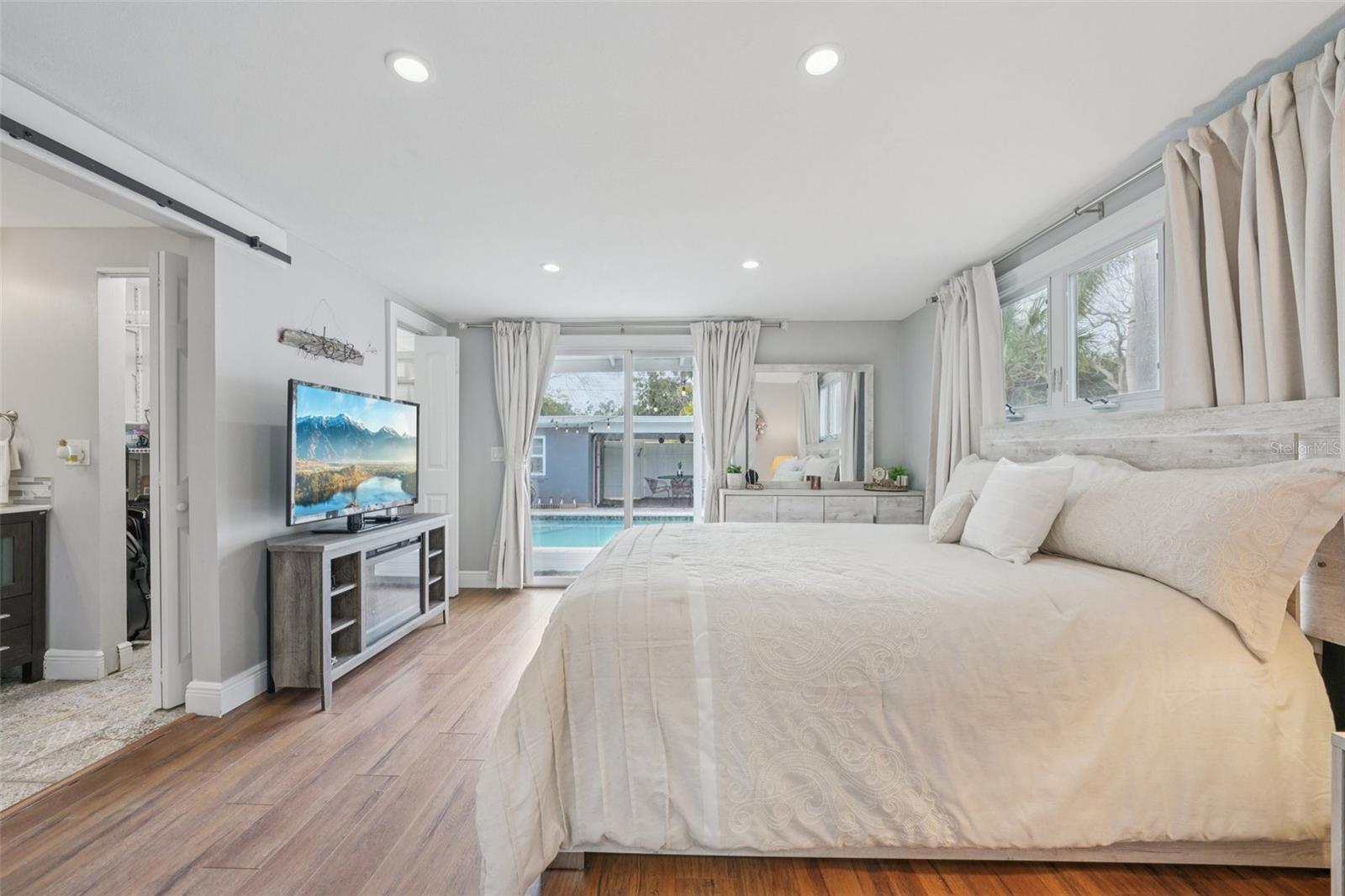 Image 24 of 49 For 2172 42nd Avenue N