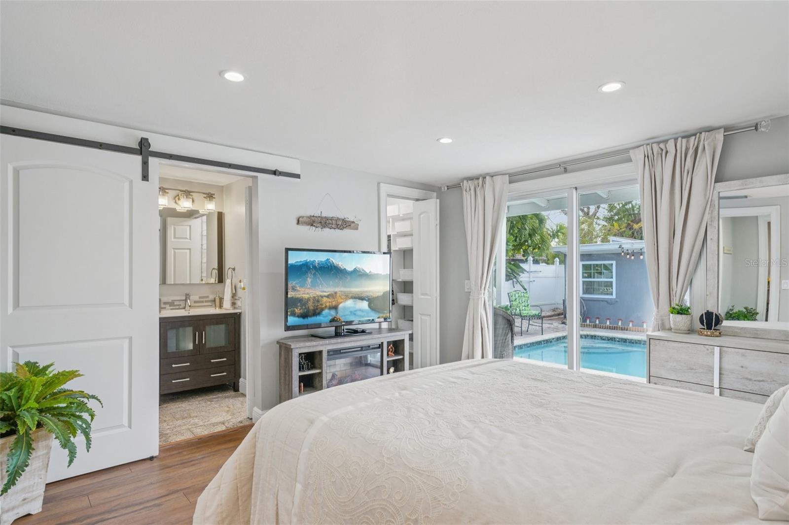 Image 26 of 49 For 2172 42nd Avenue N