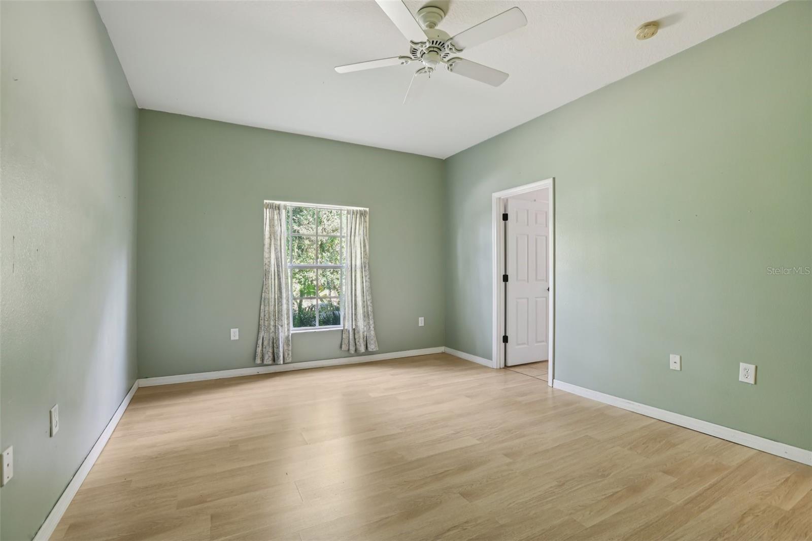 Image 14 of 28 For 12707 Linda Drive