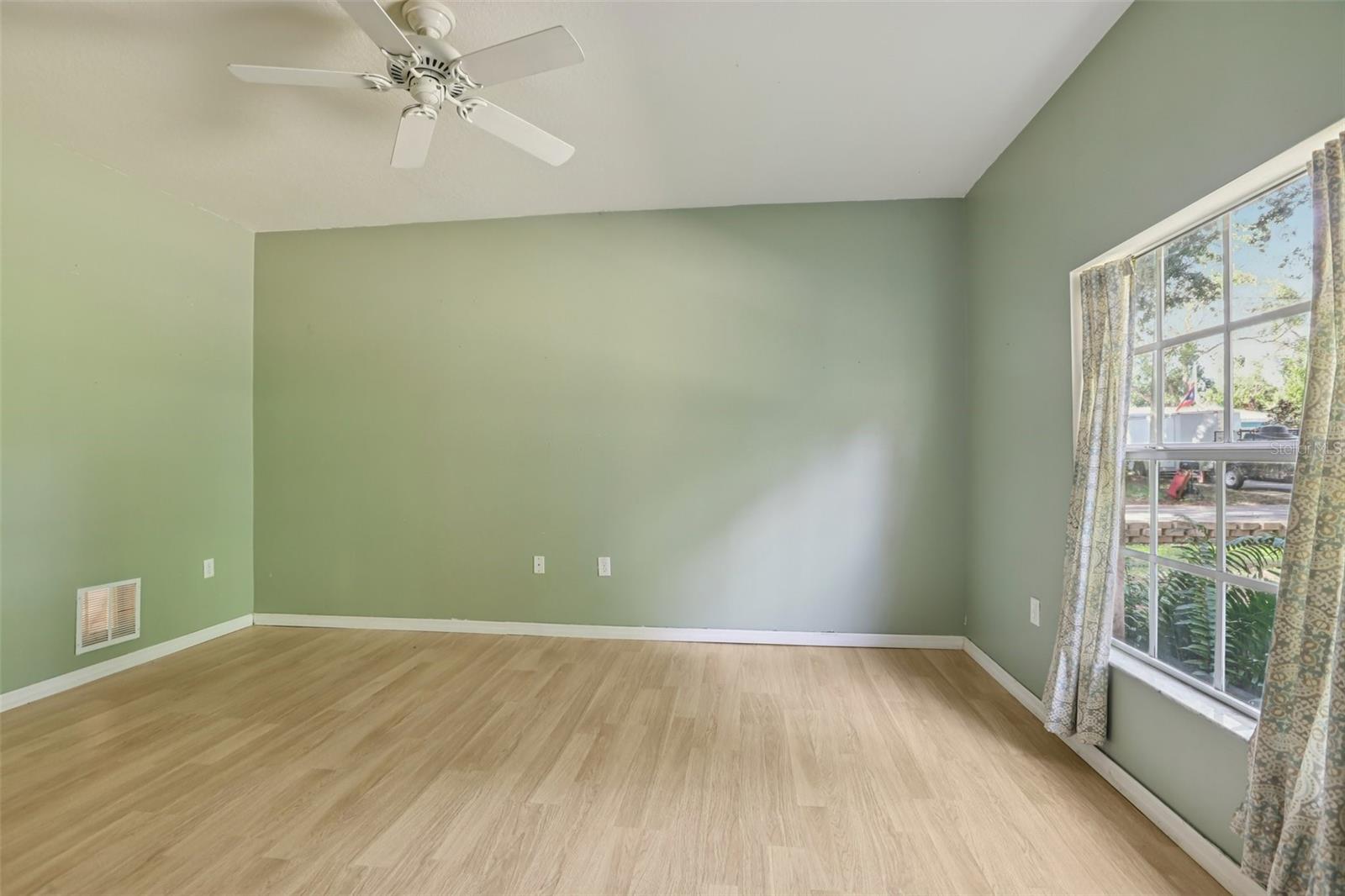 Image 16 of 28 For 12707 Linda Drive