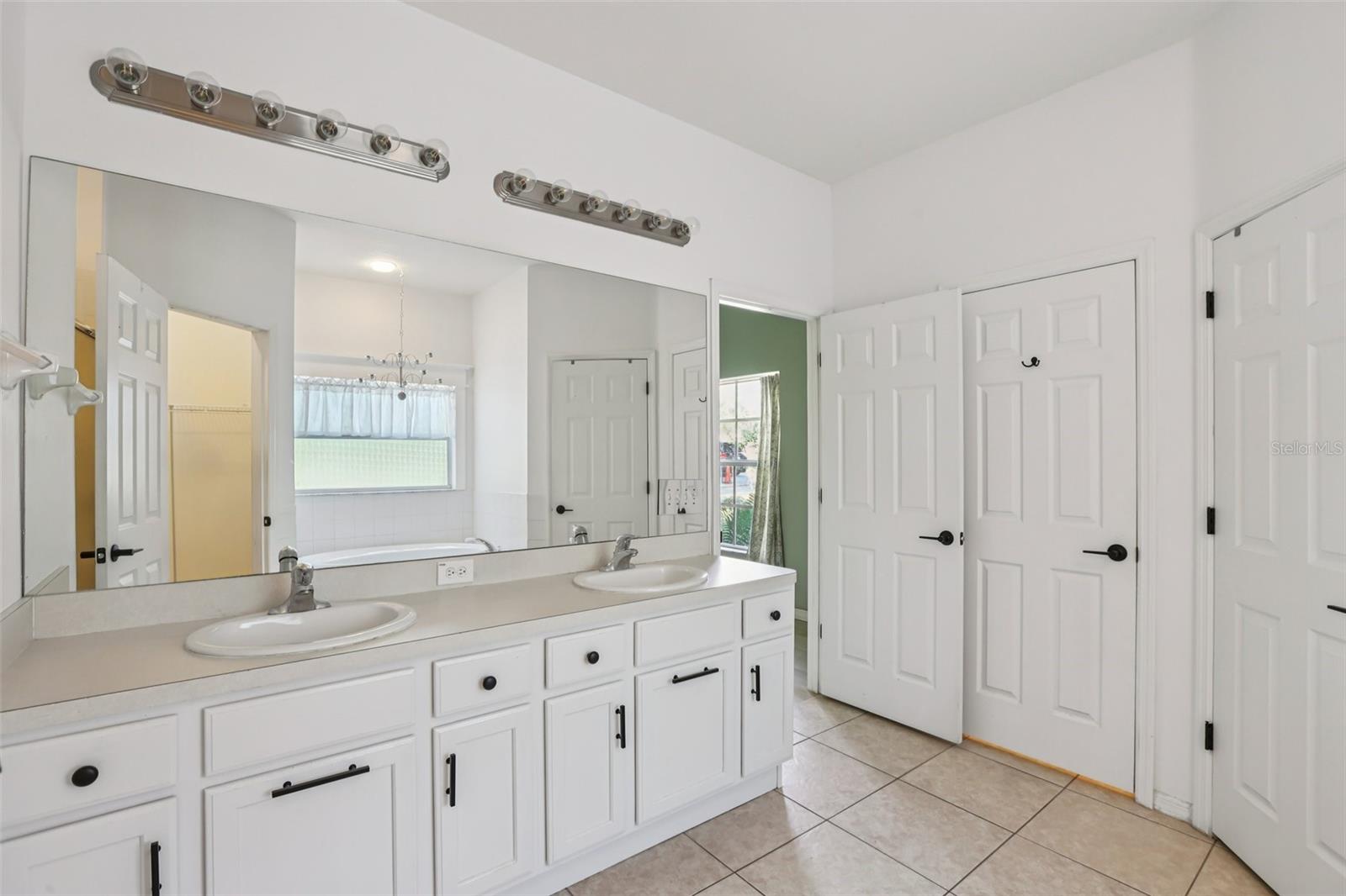 Image 18 of 28 For 12707 Linda Drive