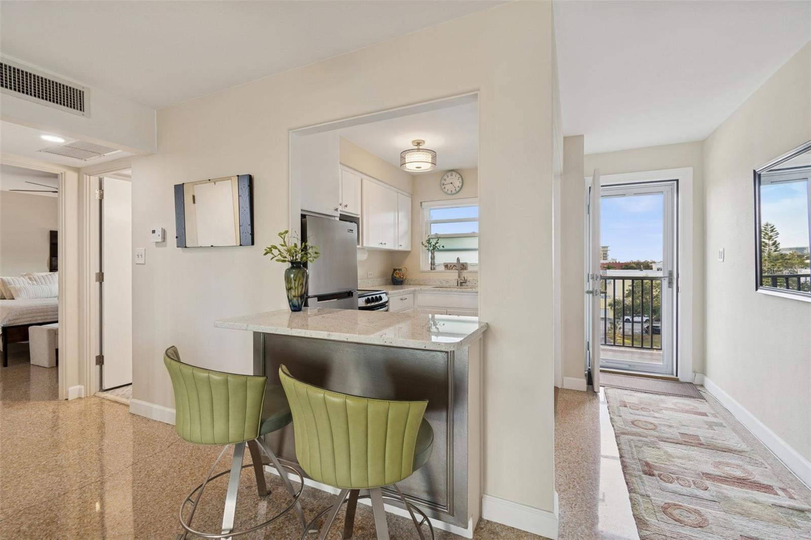 Image 18 of 39 For 750 Burlington Avenue N 4l