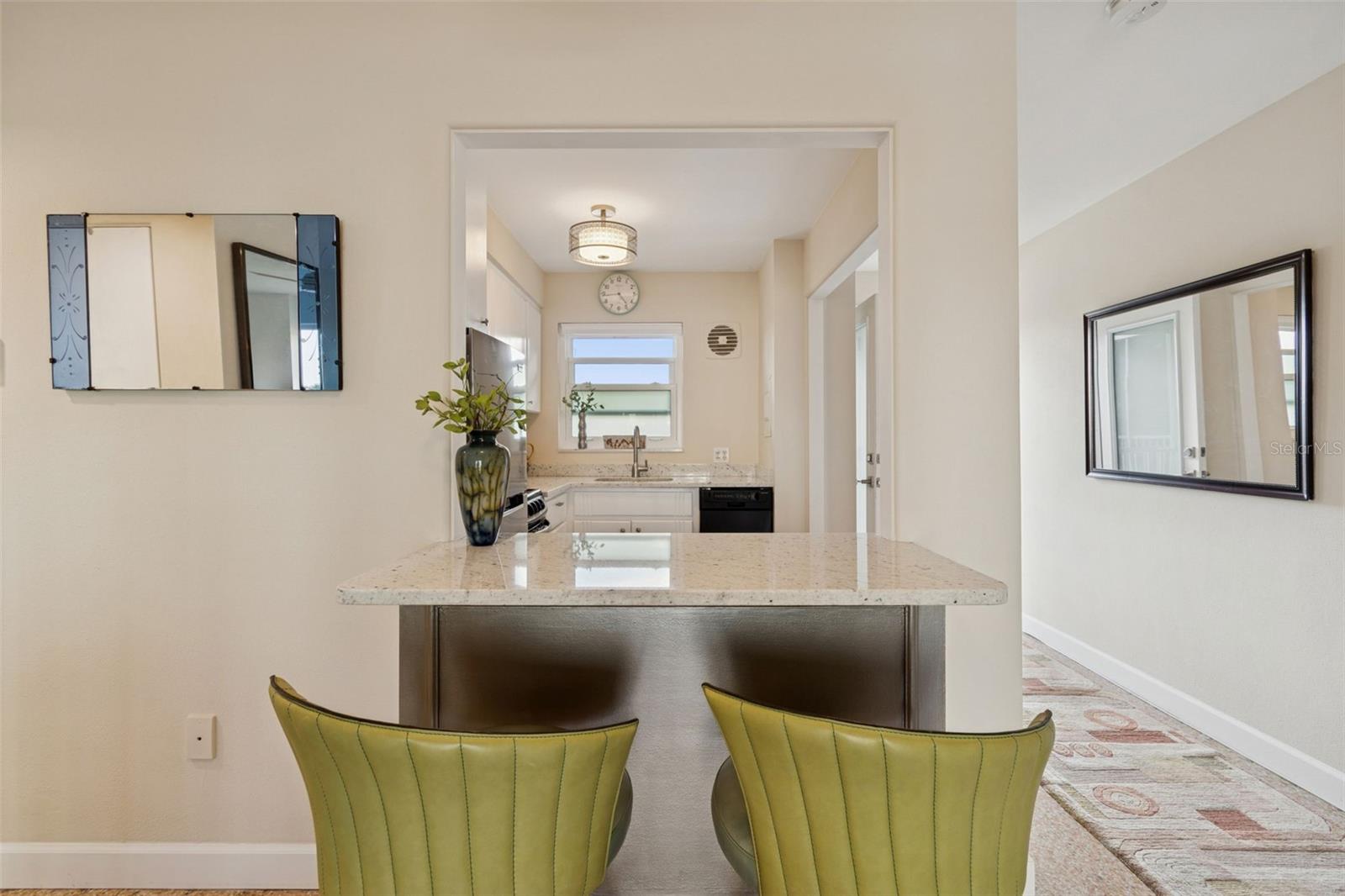 Image 19 of 39 For 750 Burlington Avenue N 4l