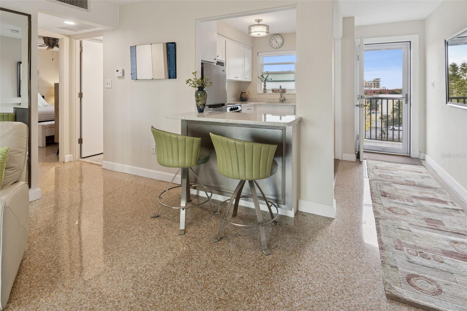 Image 4 of 39 For 750 Burlington Avenue N 4l