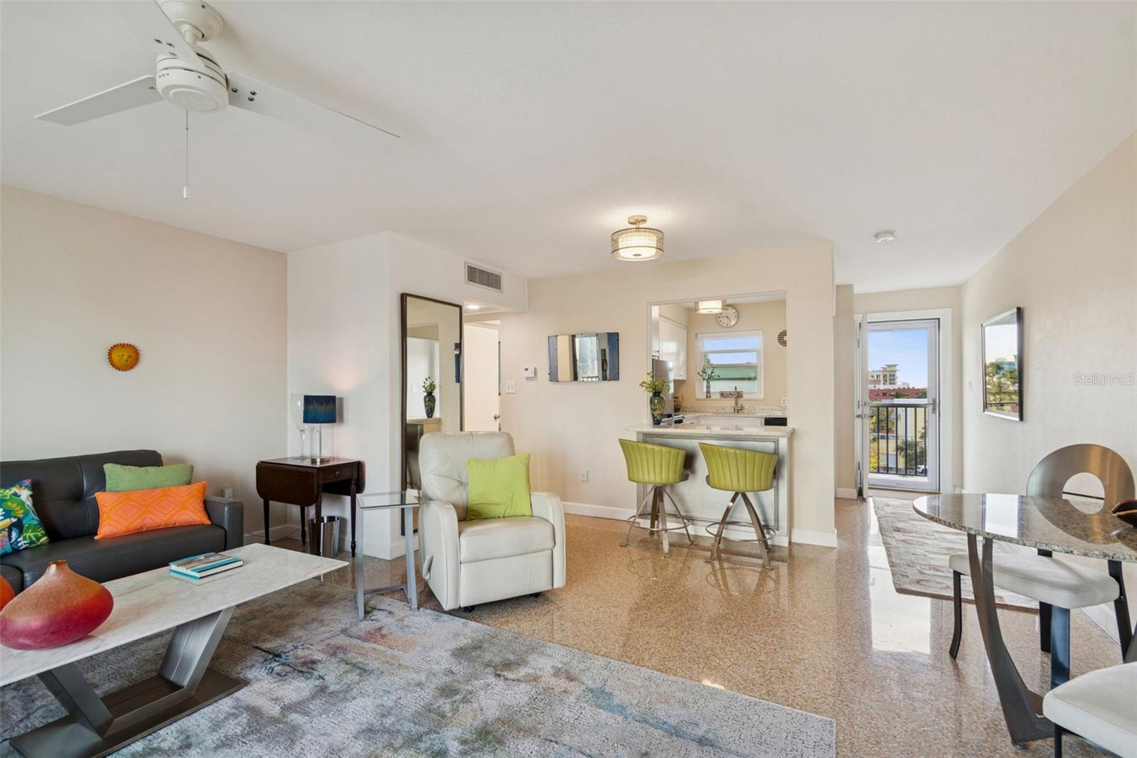 Image 6 of 39 For 750 Burlington Avenue N 4l