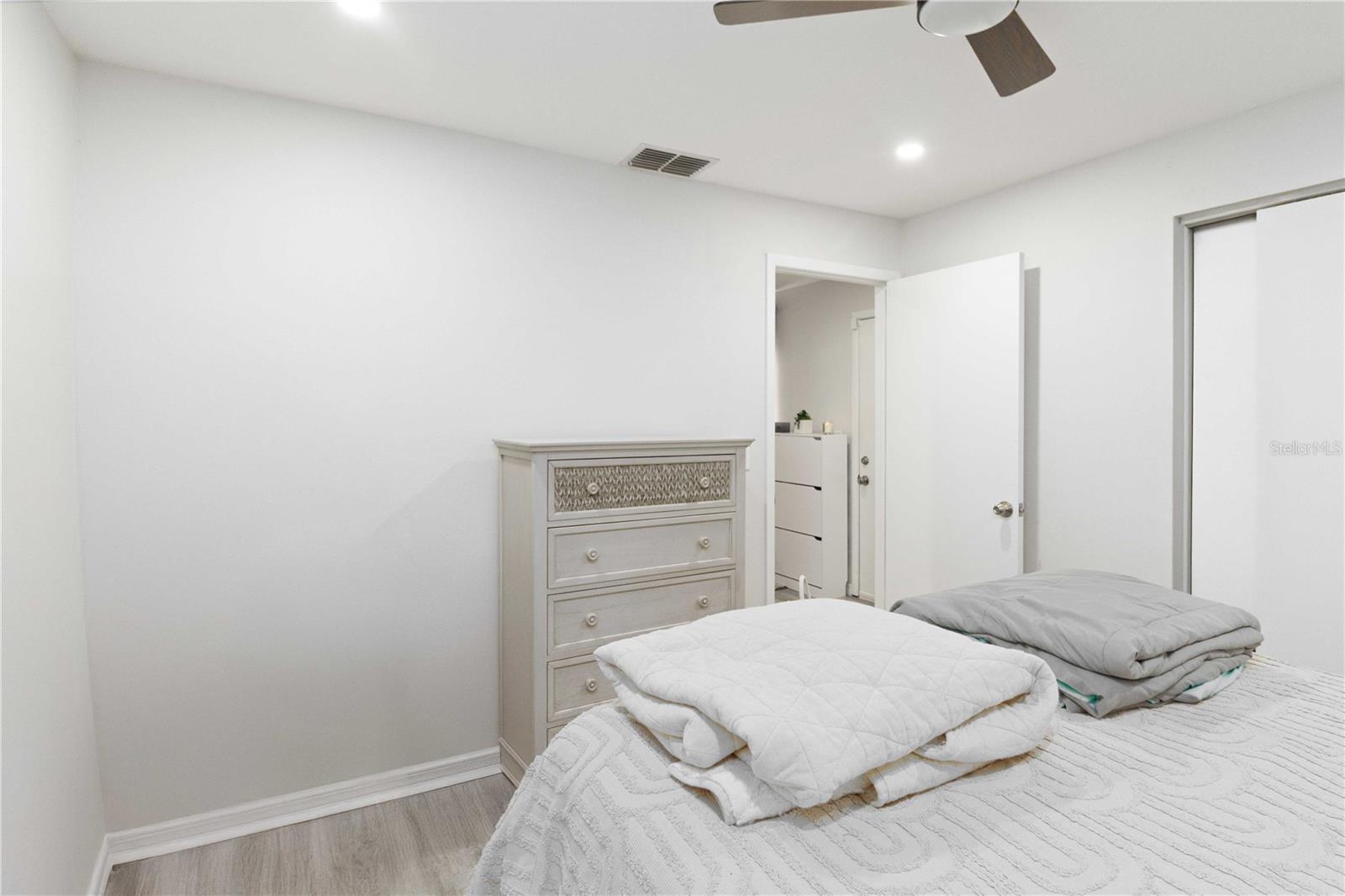 Image 14 of 23 For 14101 Village View Drive