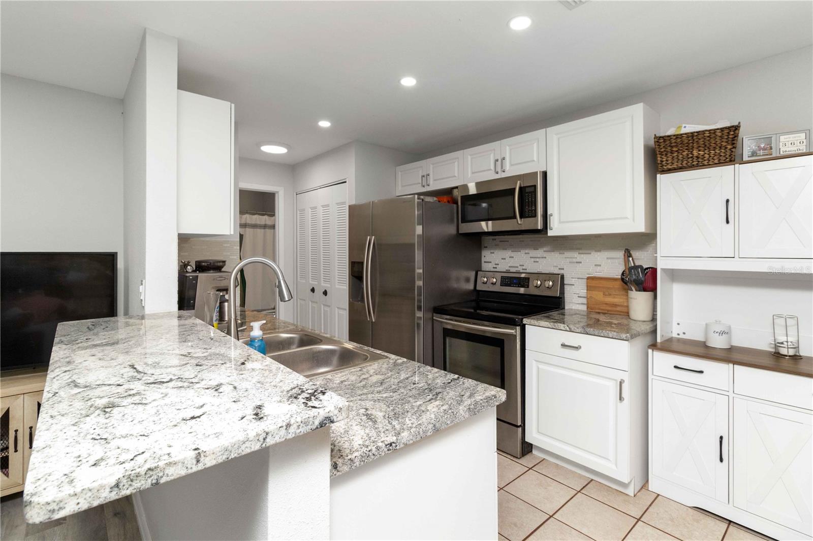 Image 17 of 23 For 14101 Village View Drive