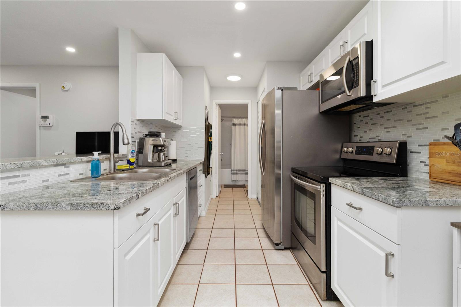 Image 18 of 23 For 14101 Village View Drive