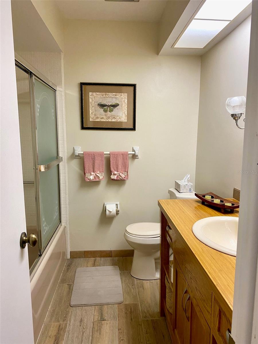 Image 18 of 30 For 1662 Lake Avenue 6