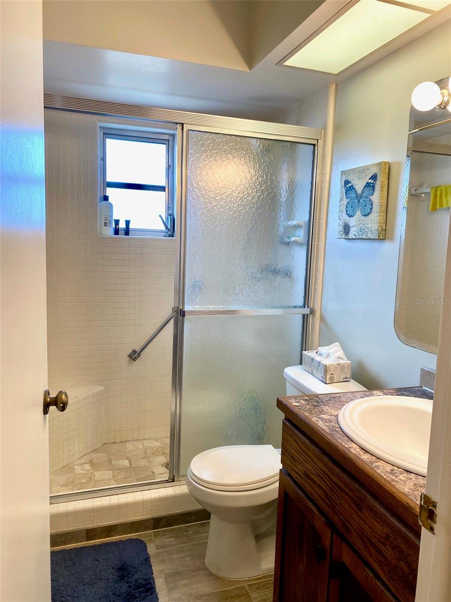 Image 21 of 30 For 1662 Lake Avenue 6