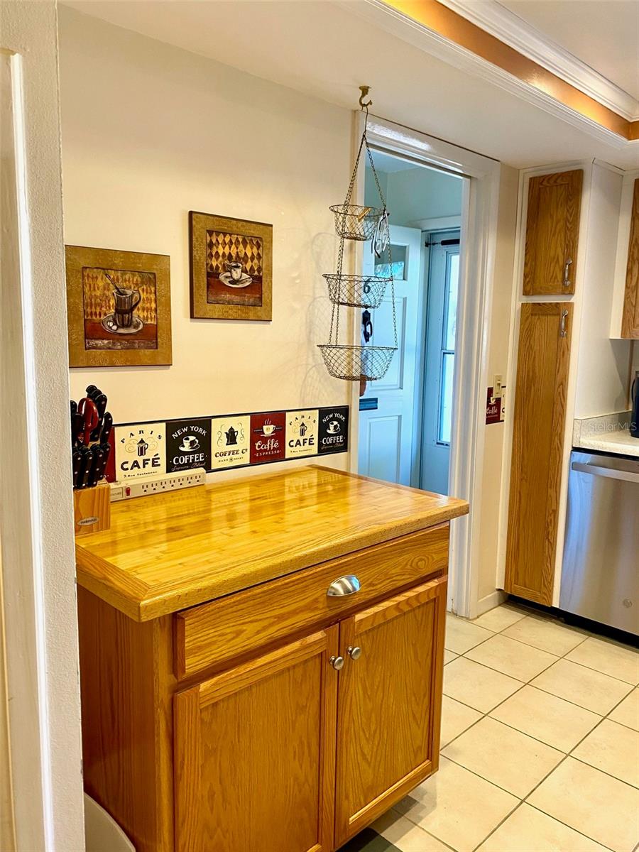 Image 7 of 30 For 1662 Lake Avenue 6