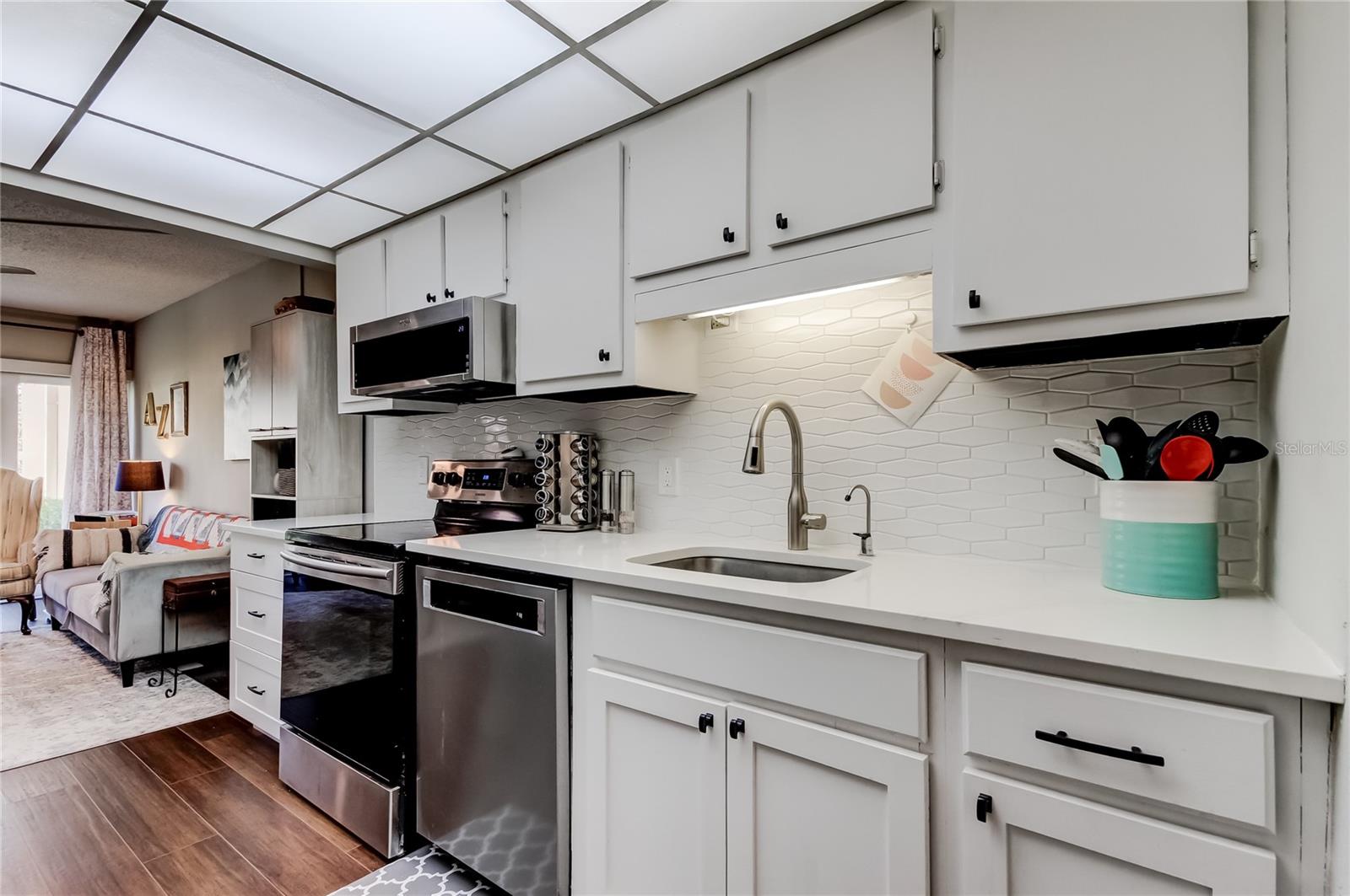 Image 11 of 33 For 5080 Locust Street Ne 130