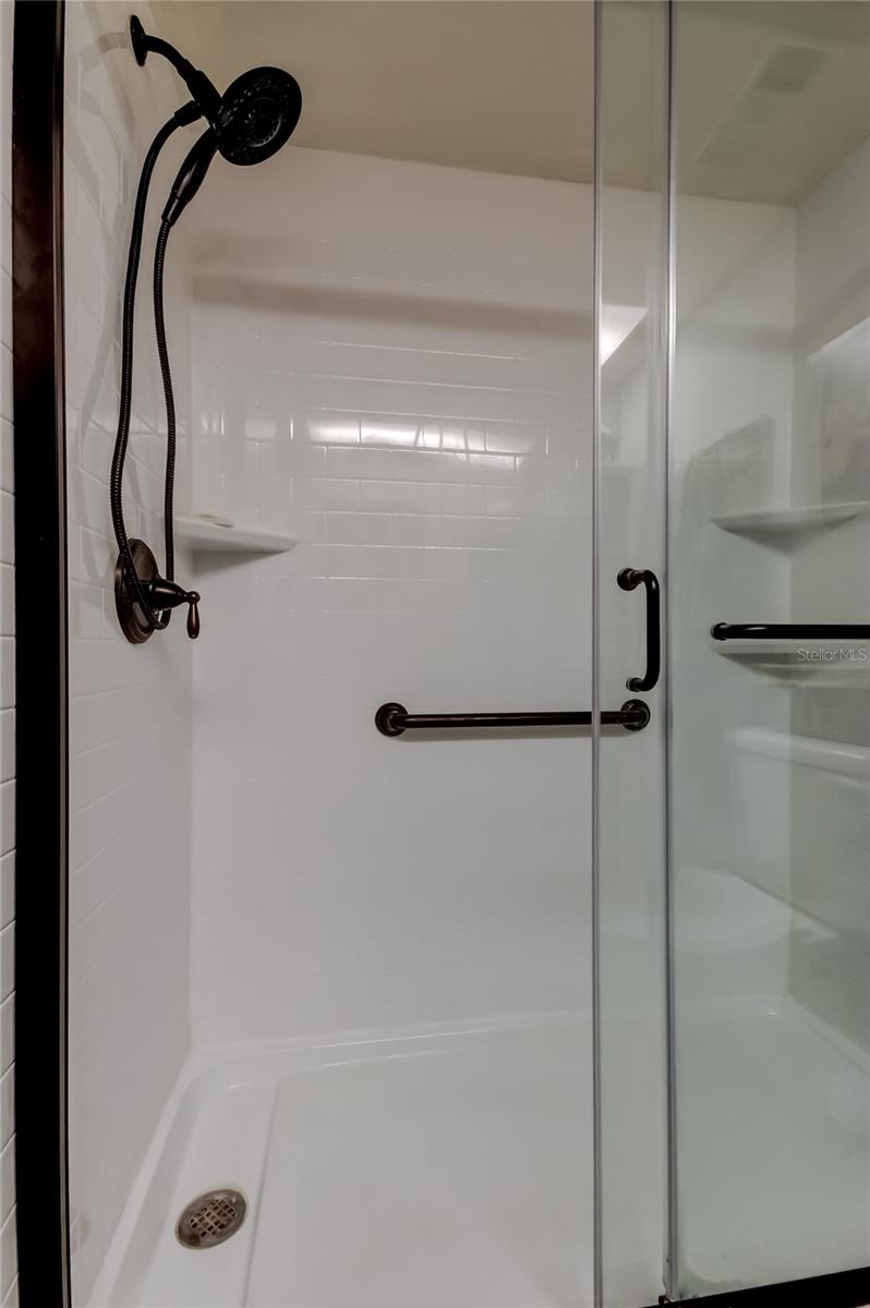 Image 21 of 33 For 5080 Locust Street Ne 130