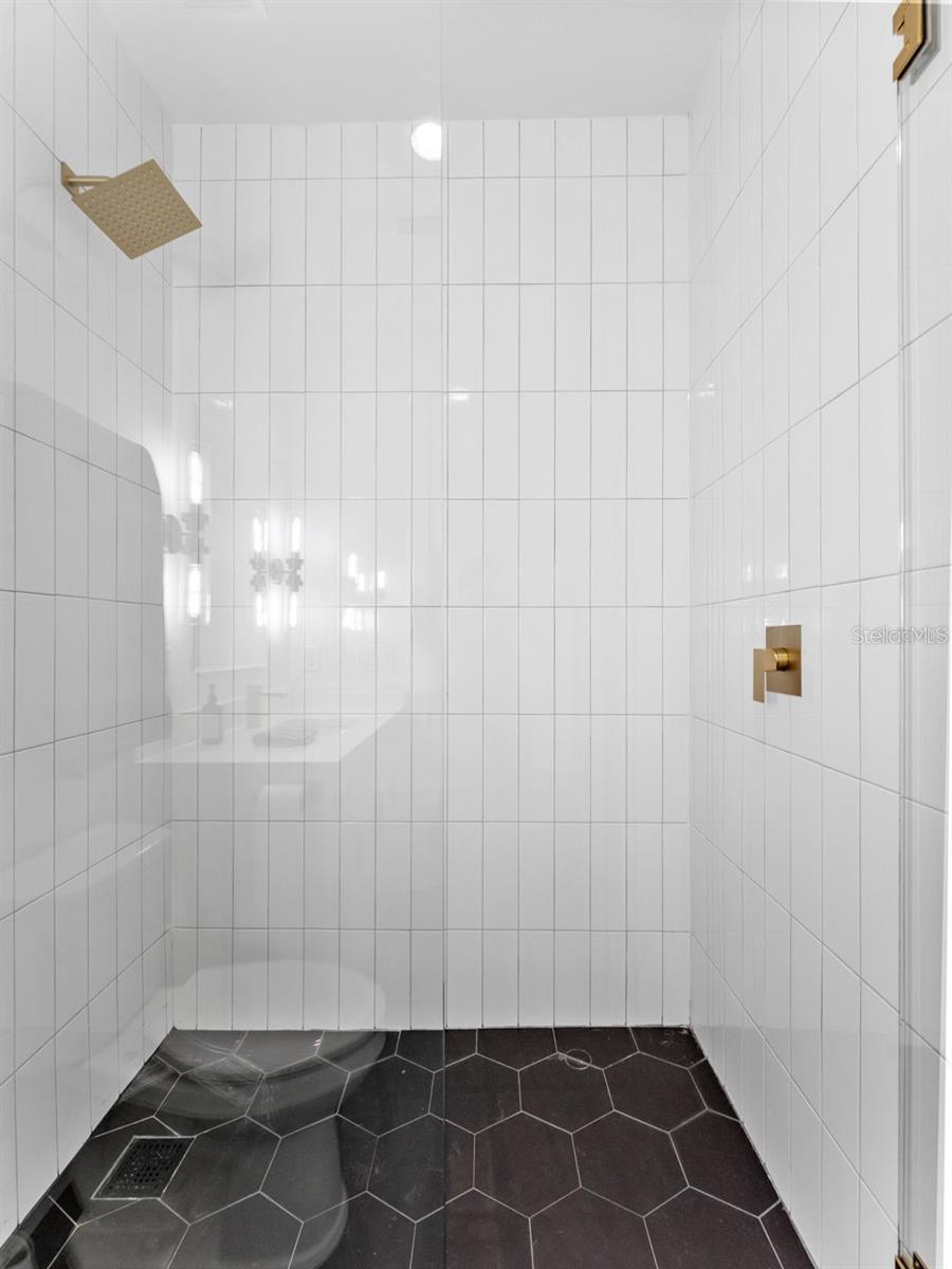 Image 36 of 42 For 102 Adalee 4