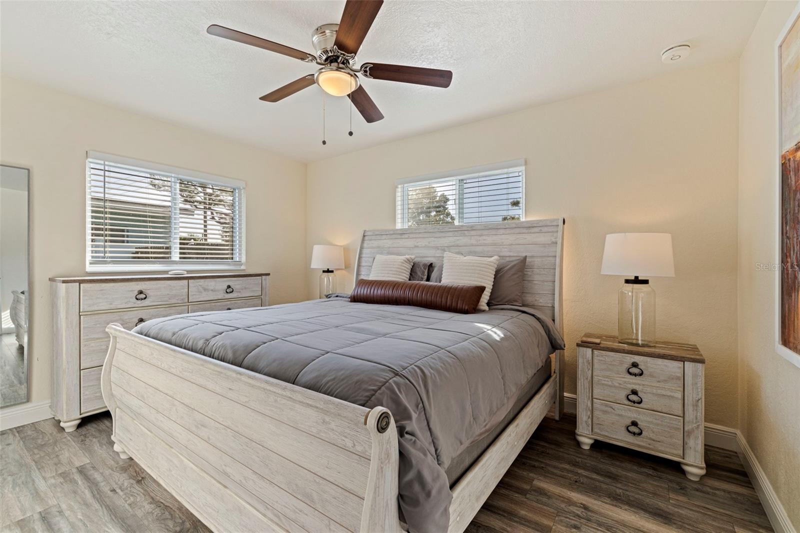 Image 17 of 37 For 8011 26th Avenue N