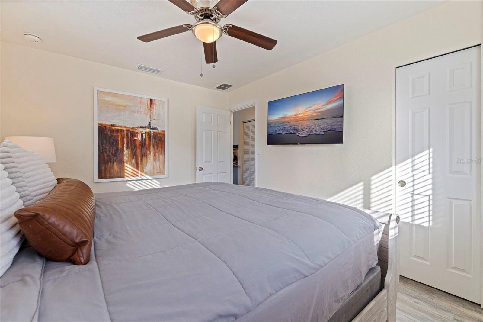 Image 18 of 37 For 8011 26th Avenue N