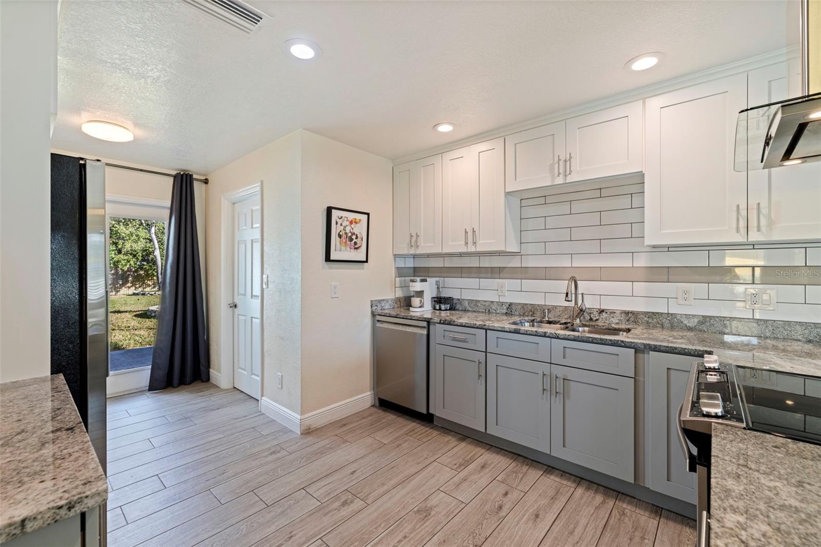 Image 7 of 37 For 8011 26th Avenue N