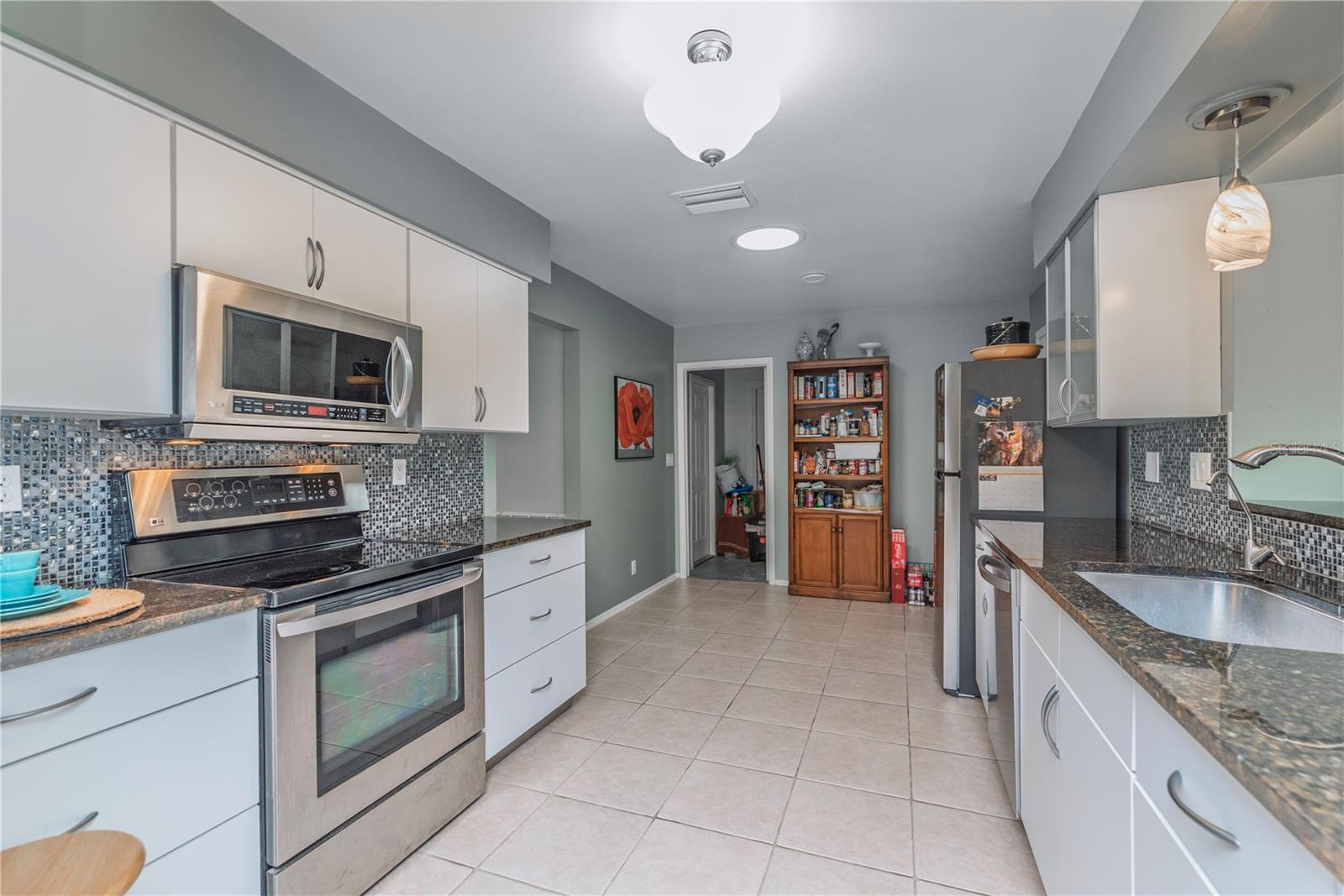 Image 9 of 30 For 748 Helmsman Street