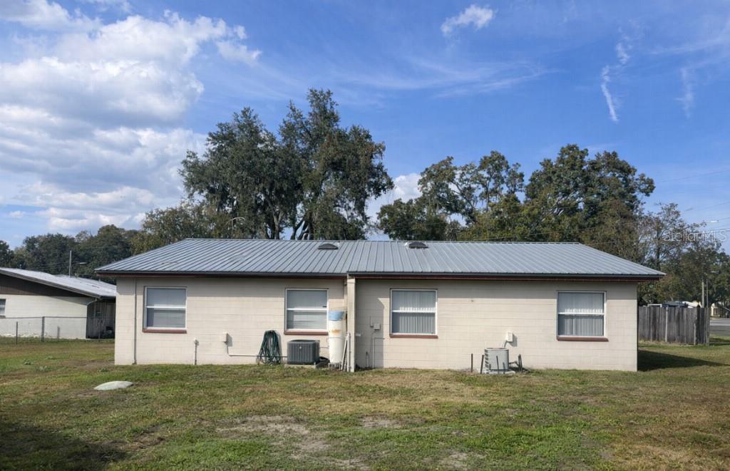 Image 11 of 44 For 704 Alamo Drive