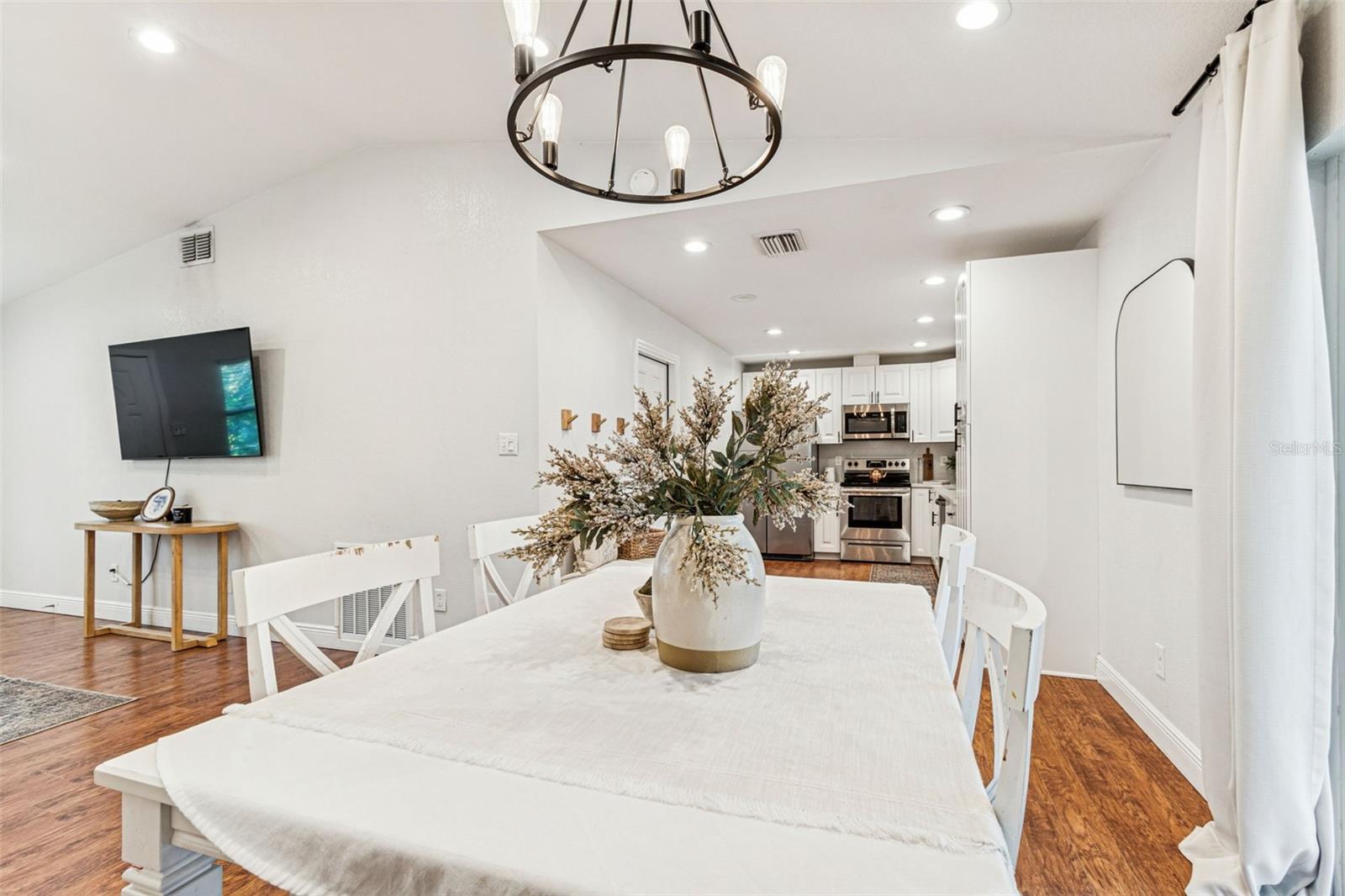 Image 10 of 47 For 727 Locust Street