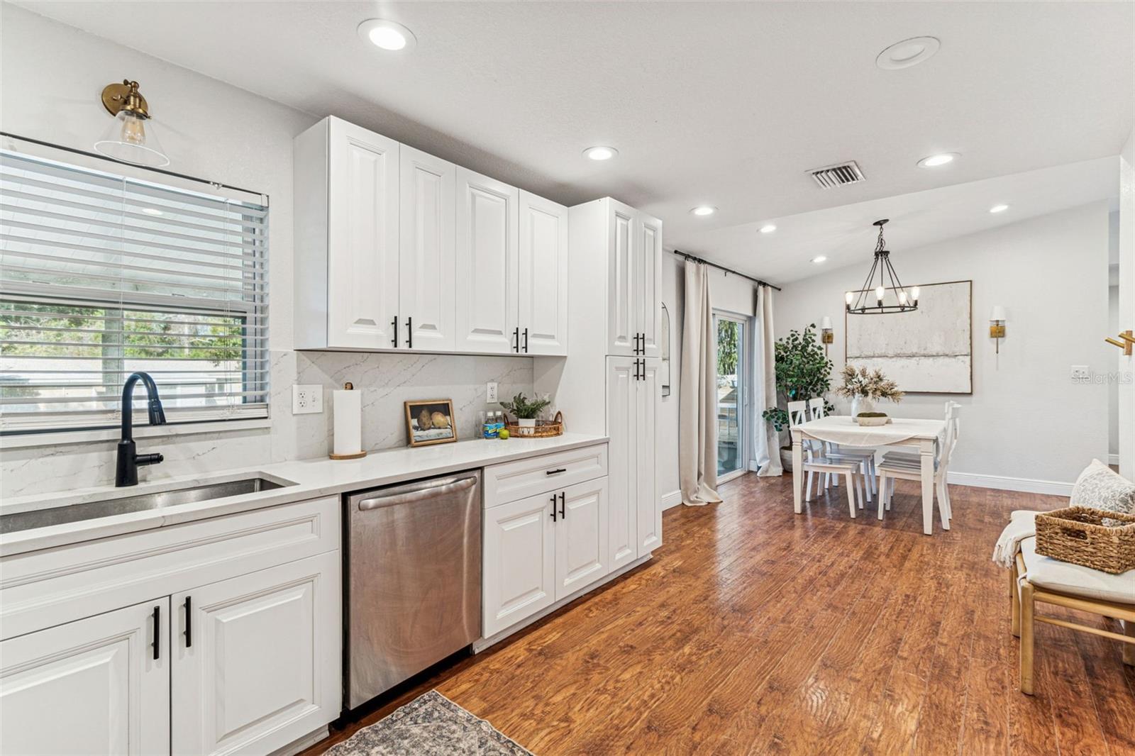 Image 14 of 47 For 727 Locust Street