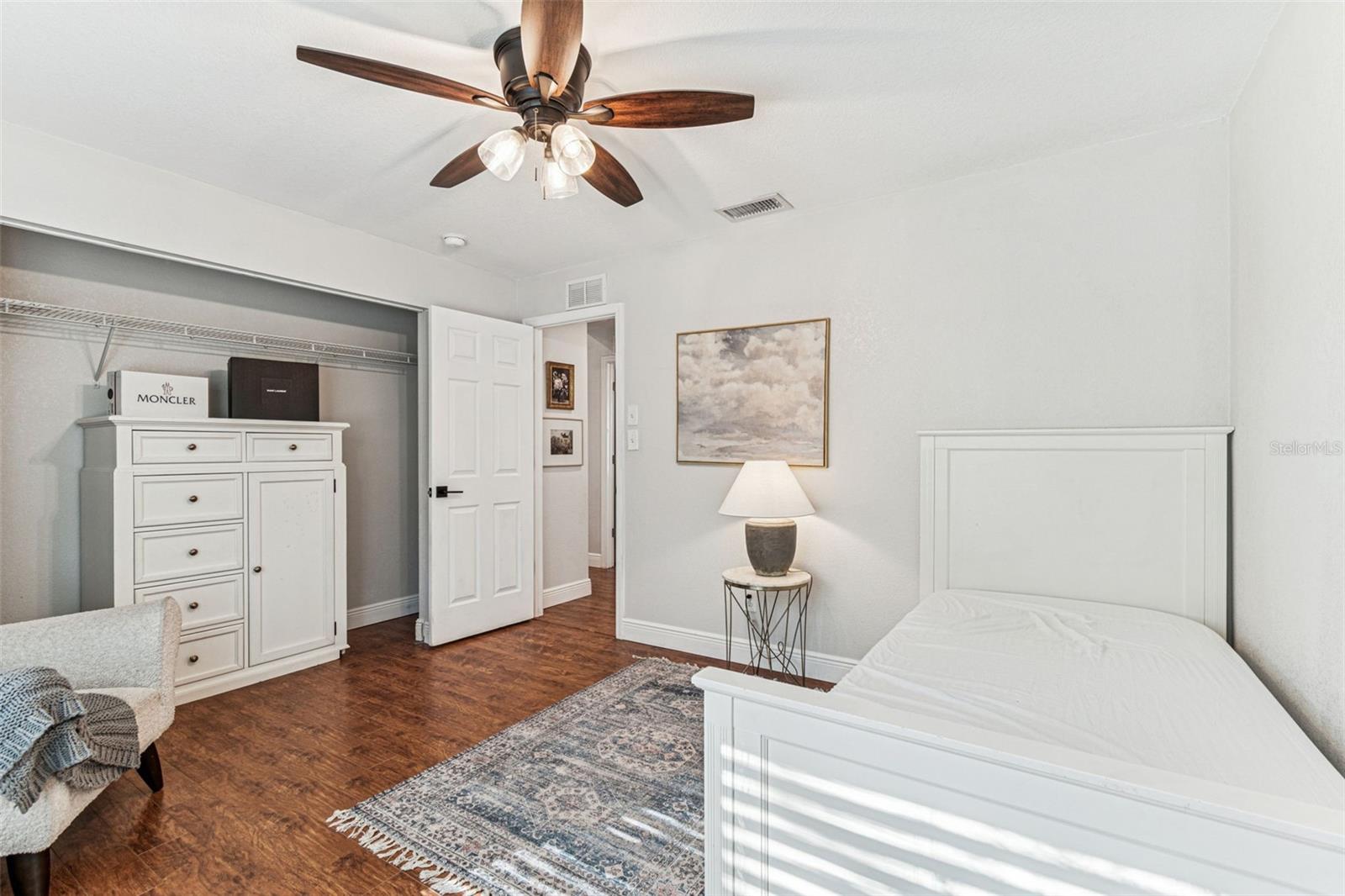 Image 18 of 47 For 727 Locust Street