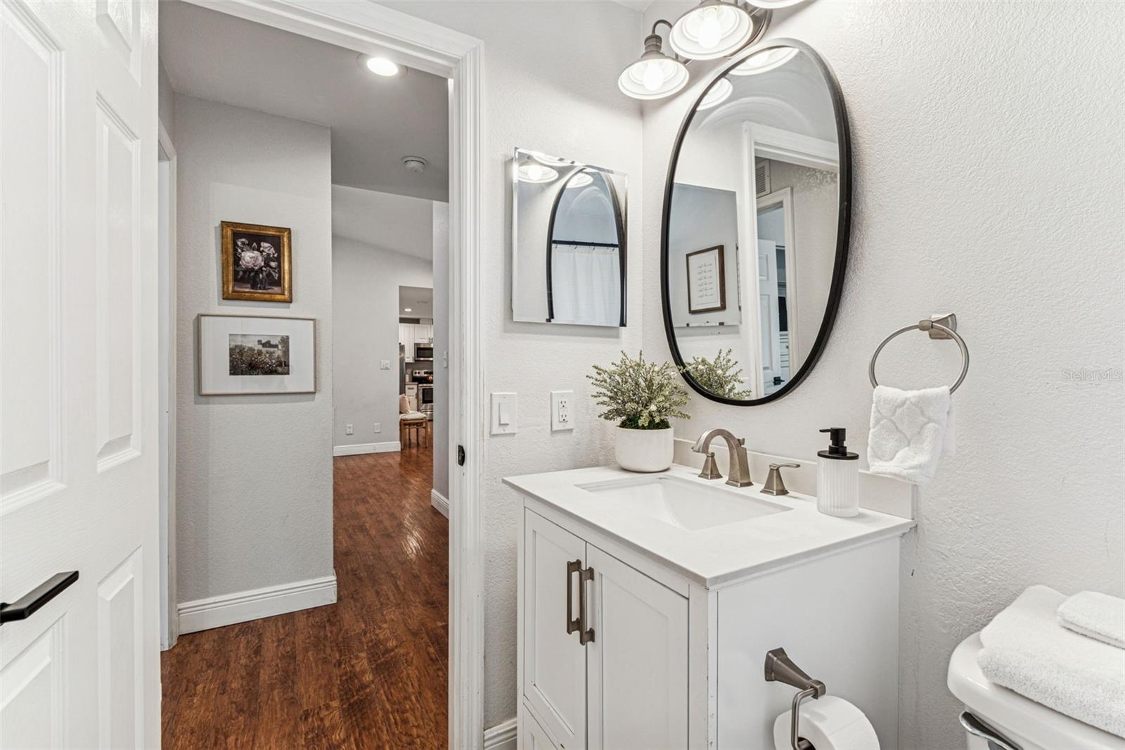 Image 20 of 47 For 727 Locust Street