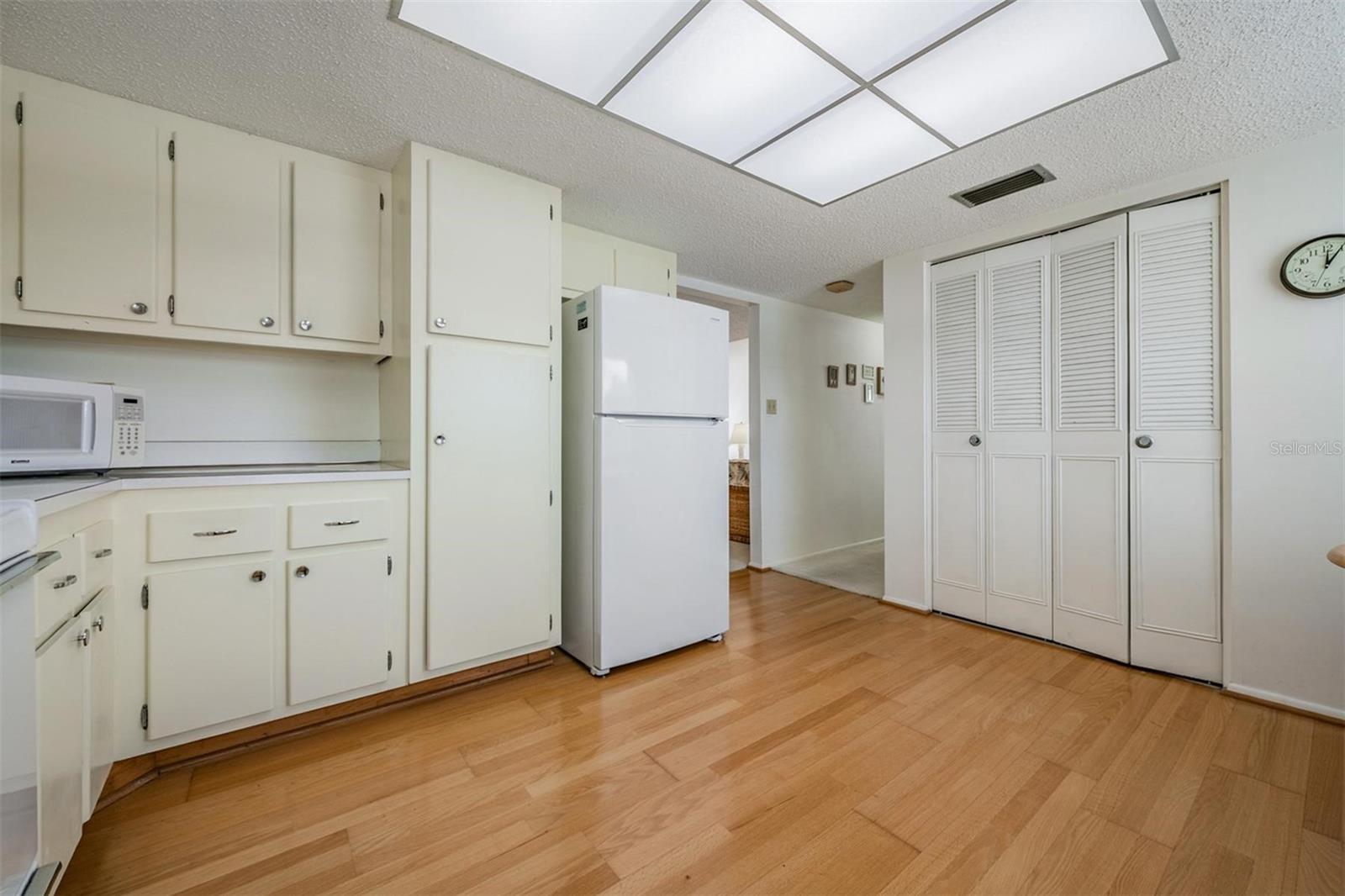 Image 11 of 60 For 9 Forbes Place 211