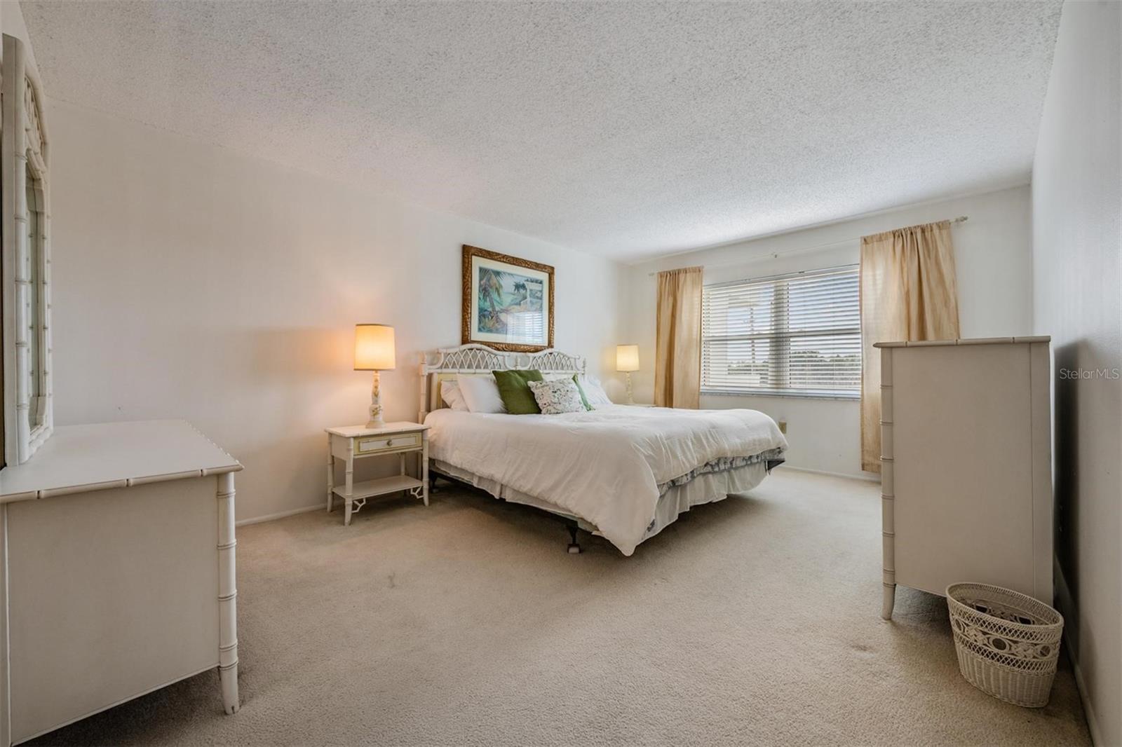 Image 12 of 60 For 9 Forbes Place 211