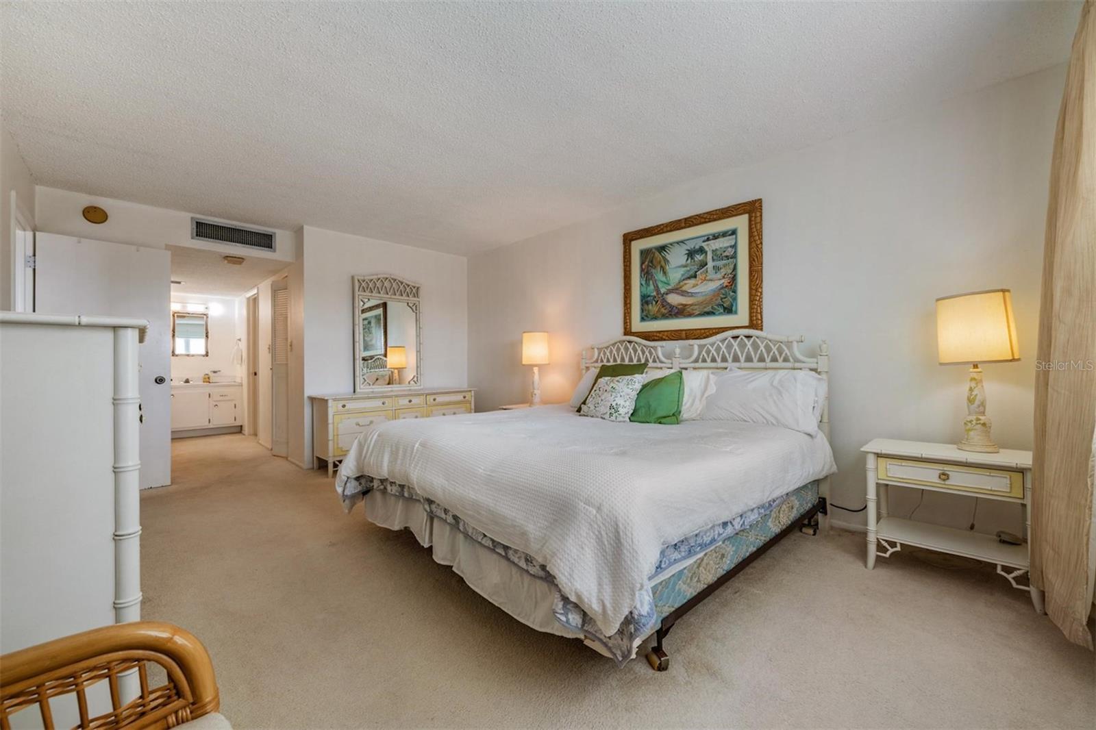 Image 13 of 60 For 9 Forbes Place 211