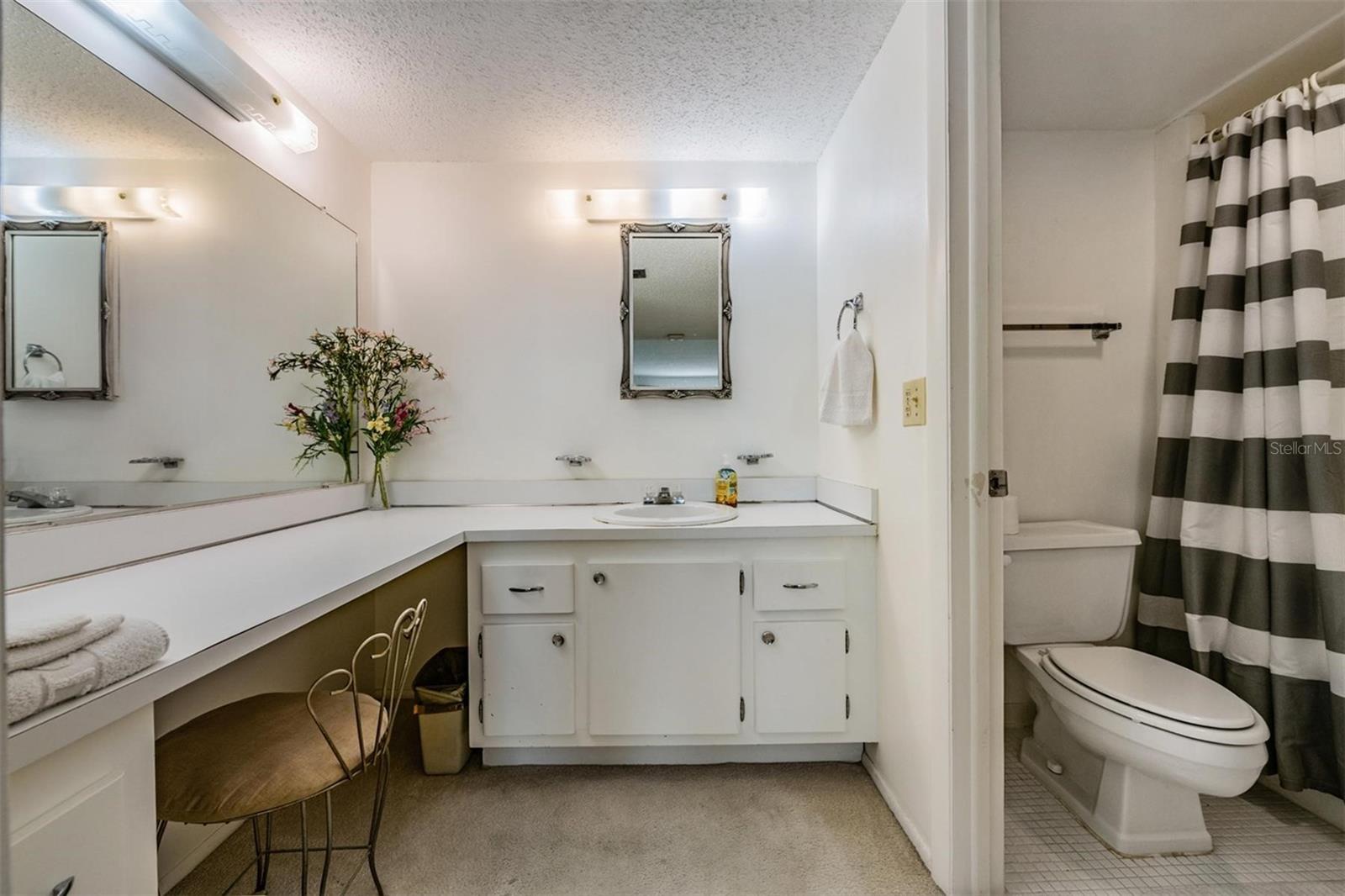 Image 15 of 60 For 9 Forbes Place 211