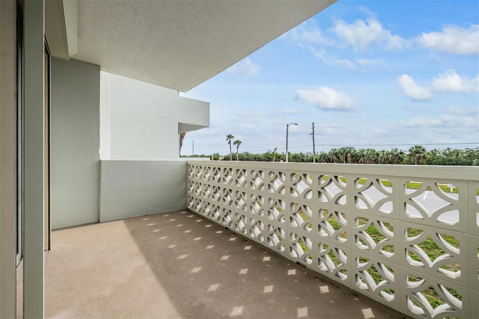 Image 18 of 60 For 9 Forbes Place 211