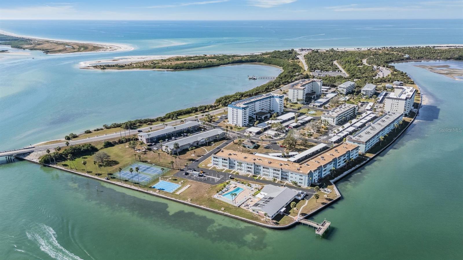 Image 2 of 60 For 9 Forbes Place 211