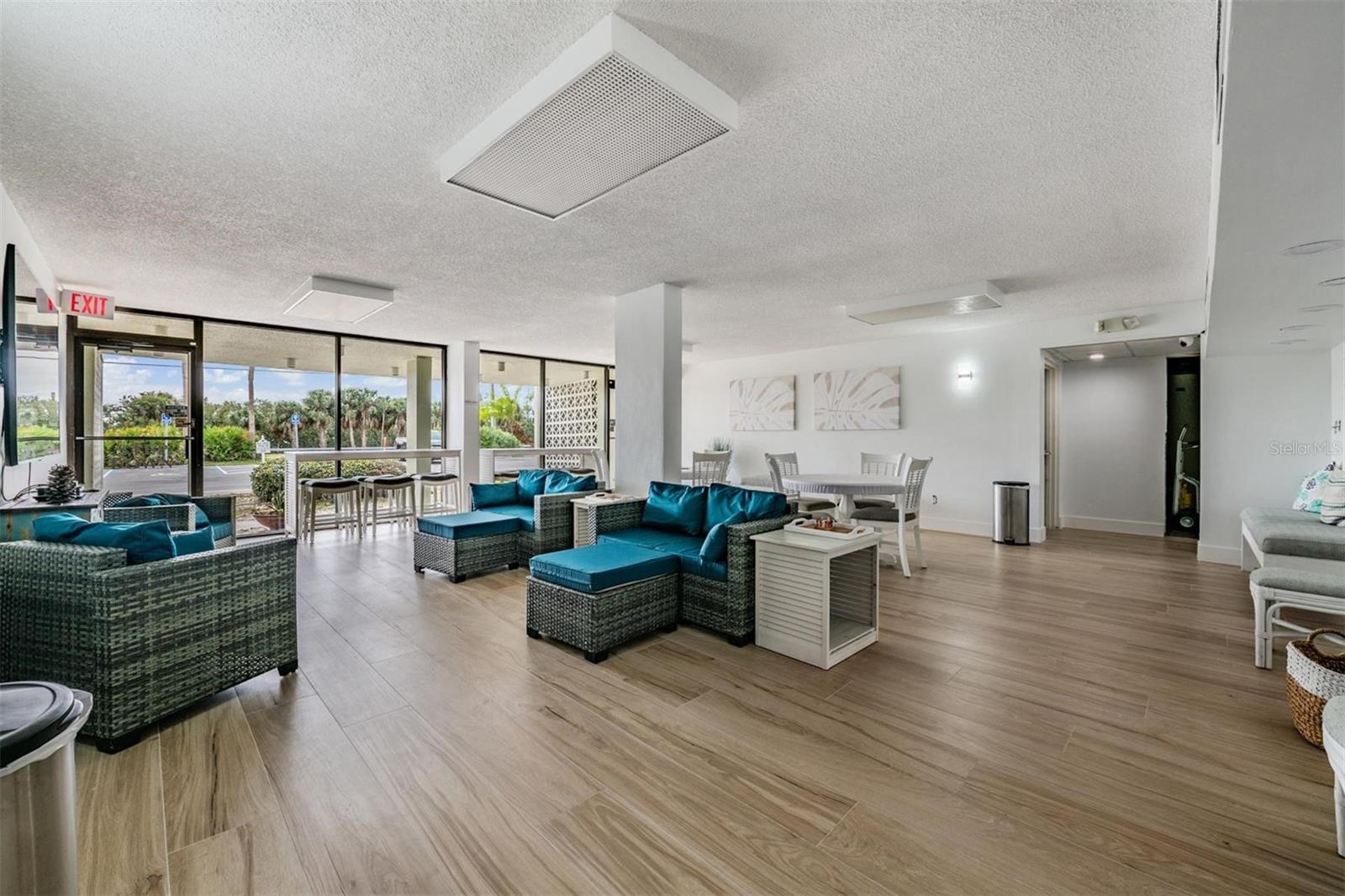 Image 21 of 60 For 9 Forbes Place 211