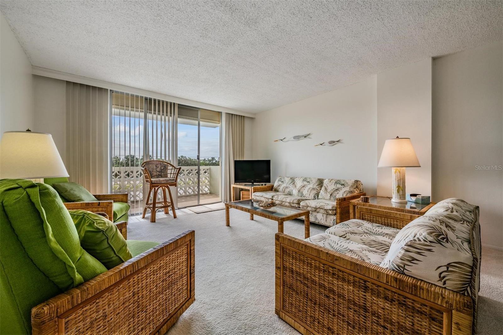 Image 5 of 60 For 9 Forbes Place 211