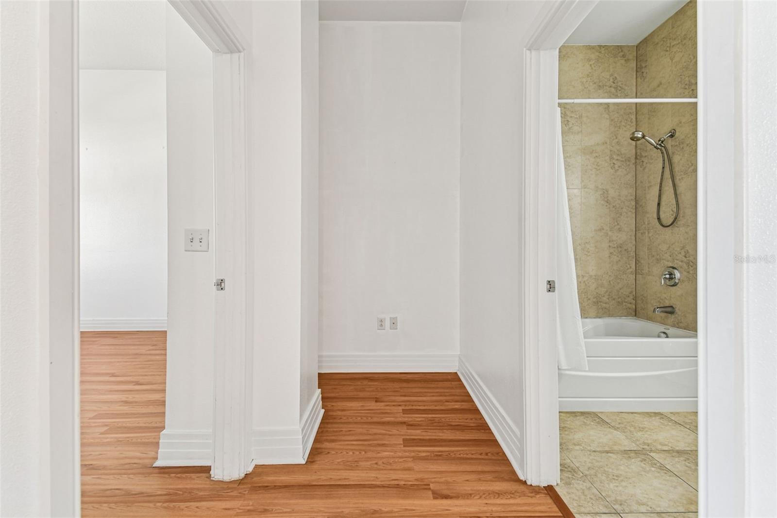 Image 9 of 22 For 1108 Franklin Street 704