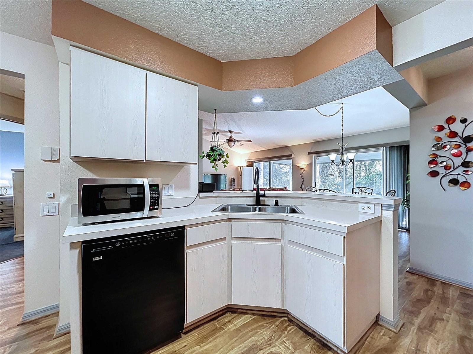 Image 28 of 76 For 7517 Savannah Lane