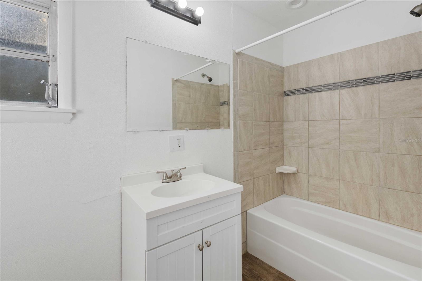 Image 10 of 18 For 404 Tever Street