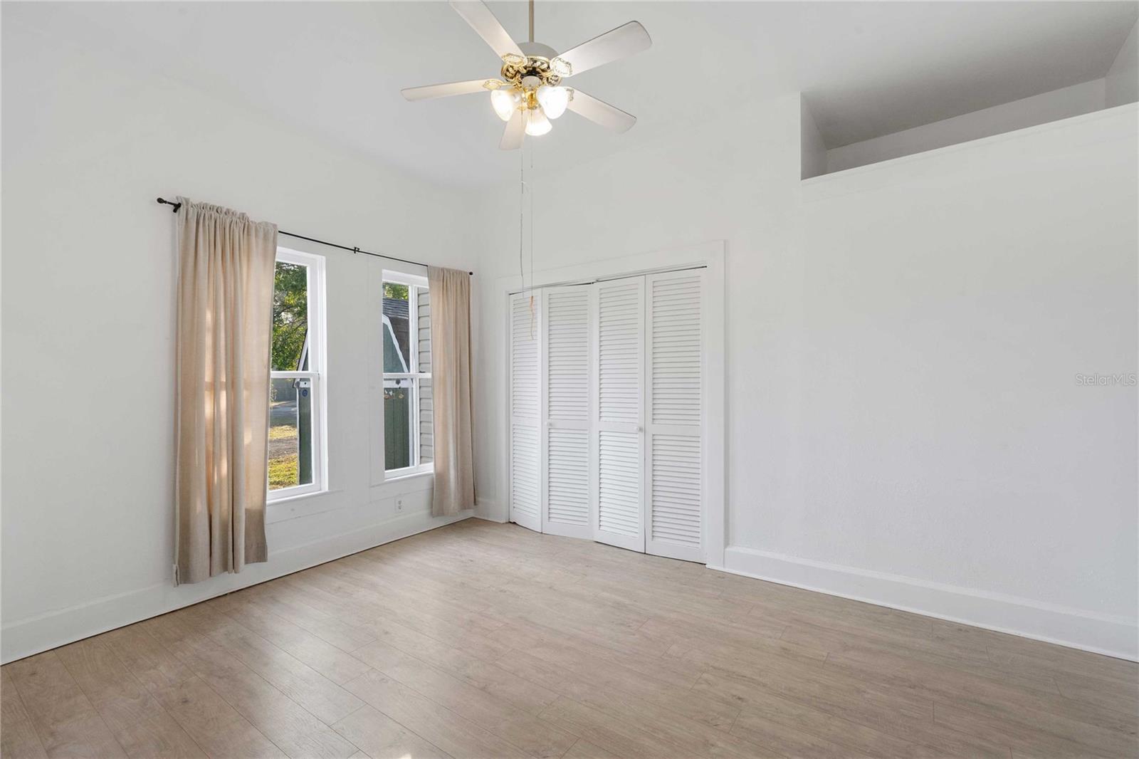 Image 11 of 18 For 404 Tever Street