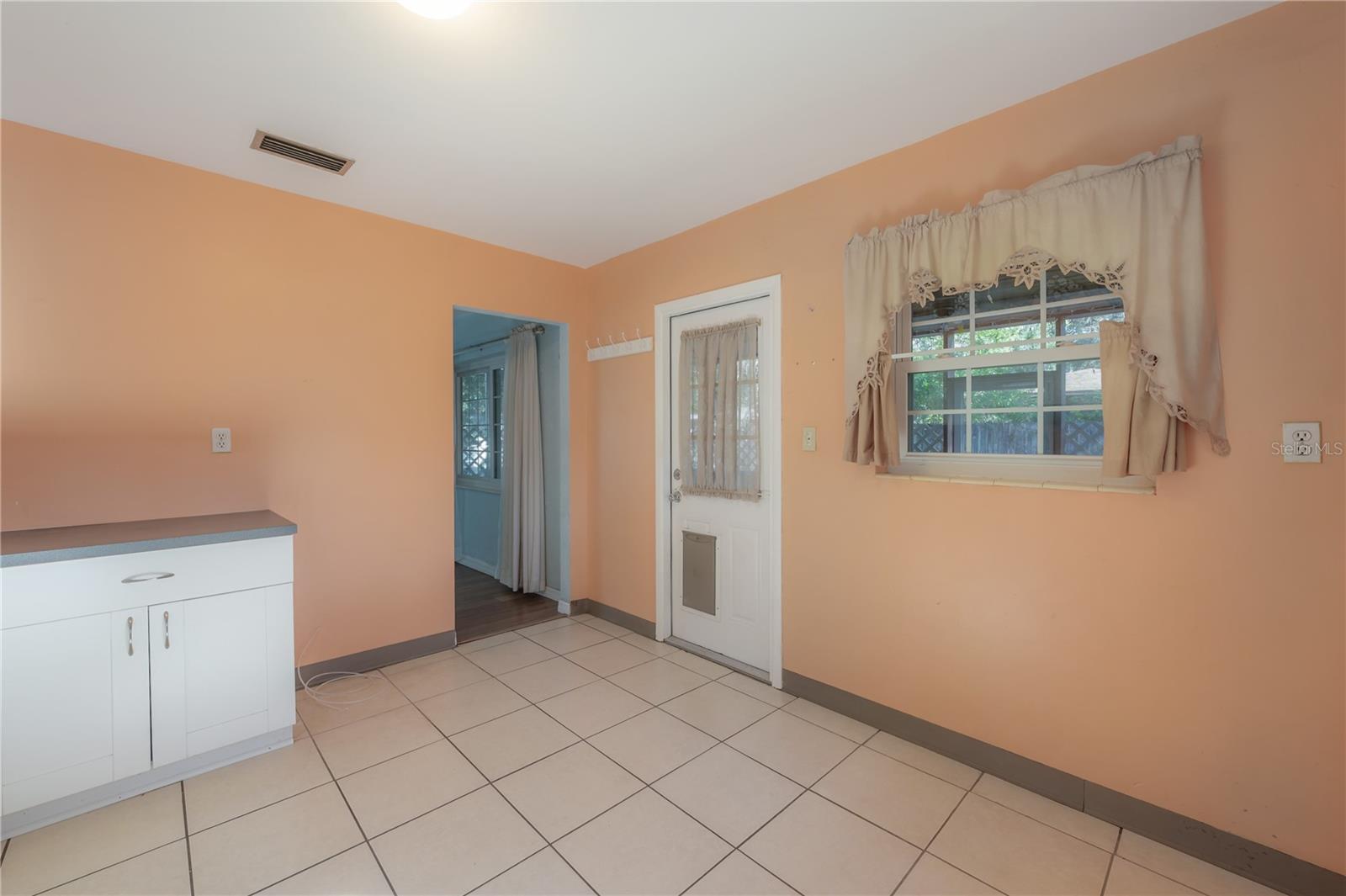 Image 14 of 31 For 1517 Emma Street