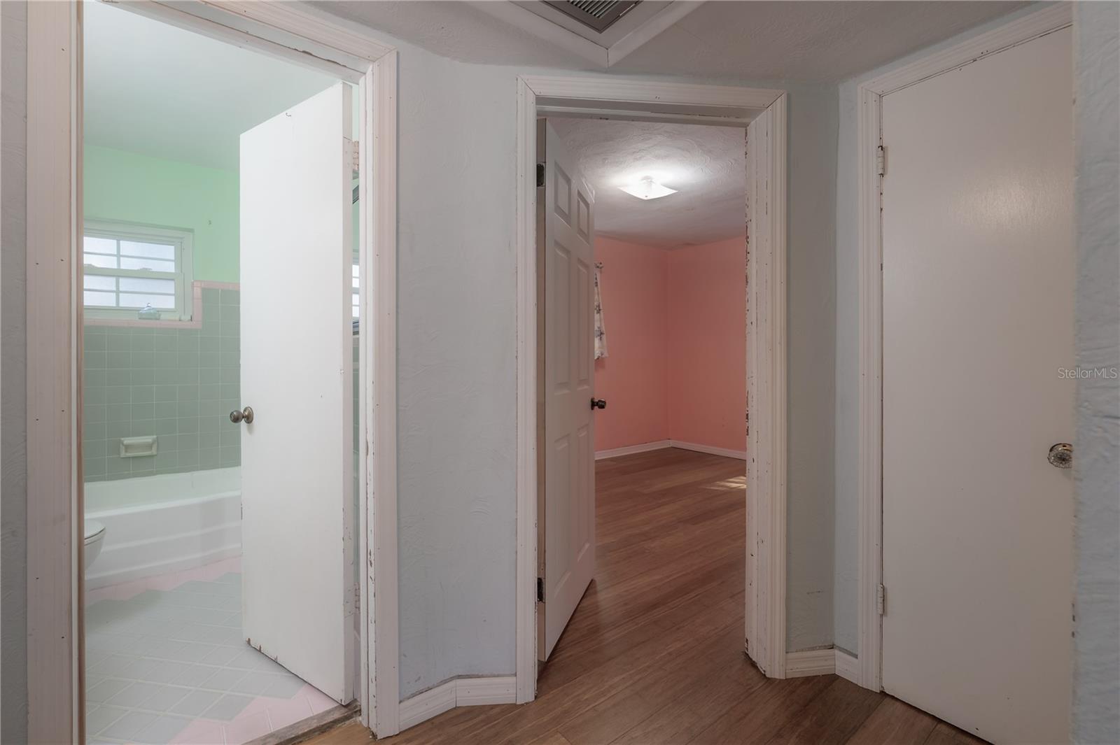 Image 15 of 31 For 1517 Emma Street