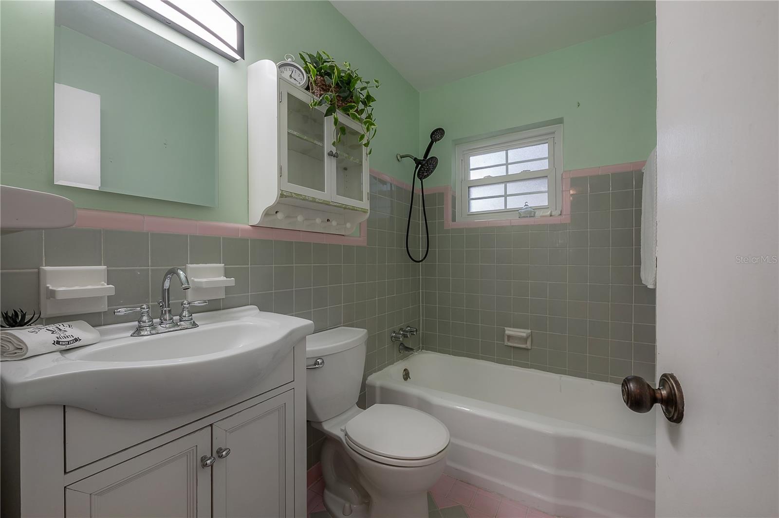 Image 18 of 31 For 1517 Emma Street