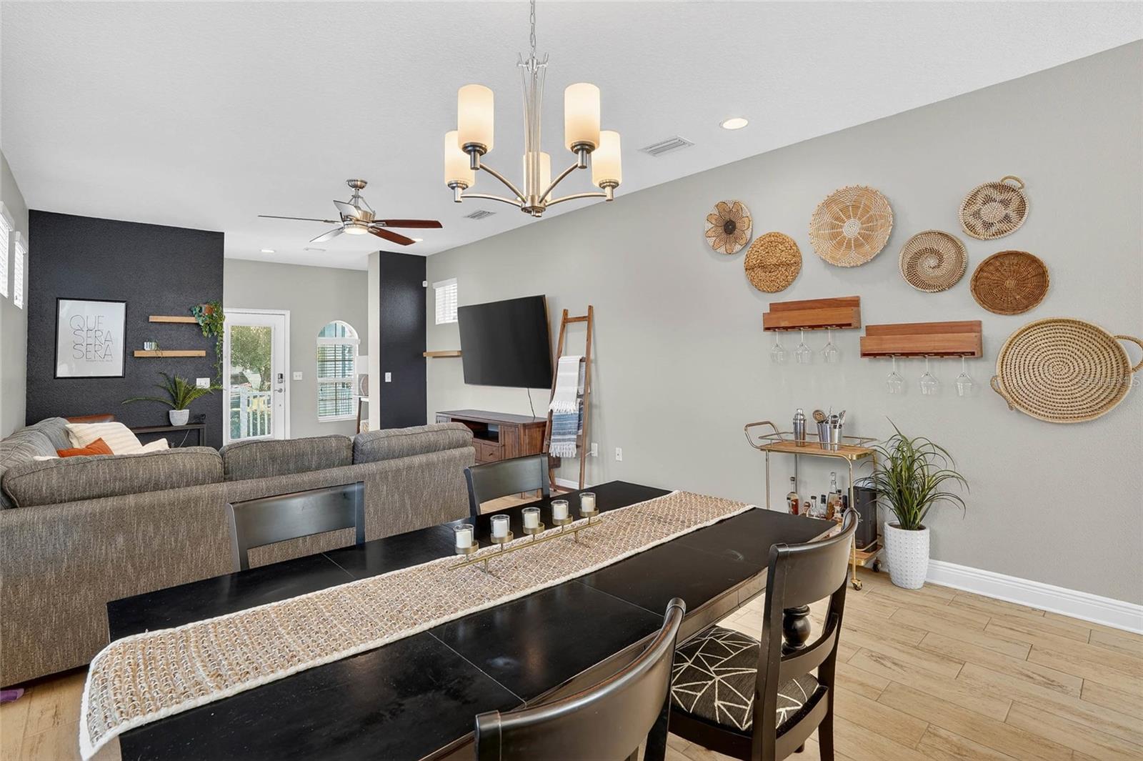 Listing photo id 10 for 2118 Lemon Street