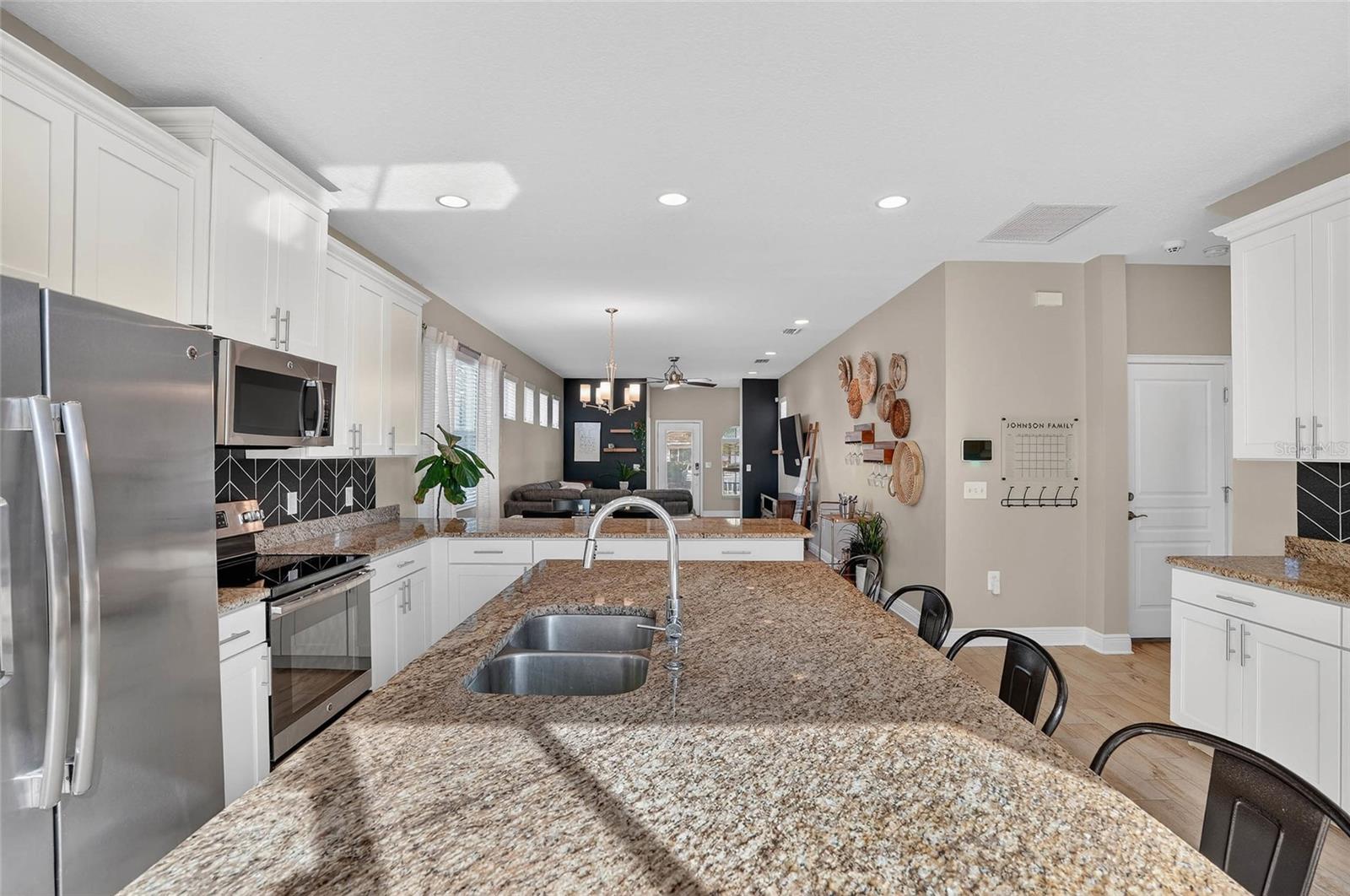 Listing photo id 14 for 2118 Lemon Street