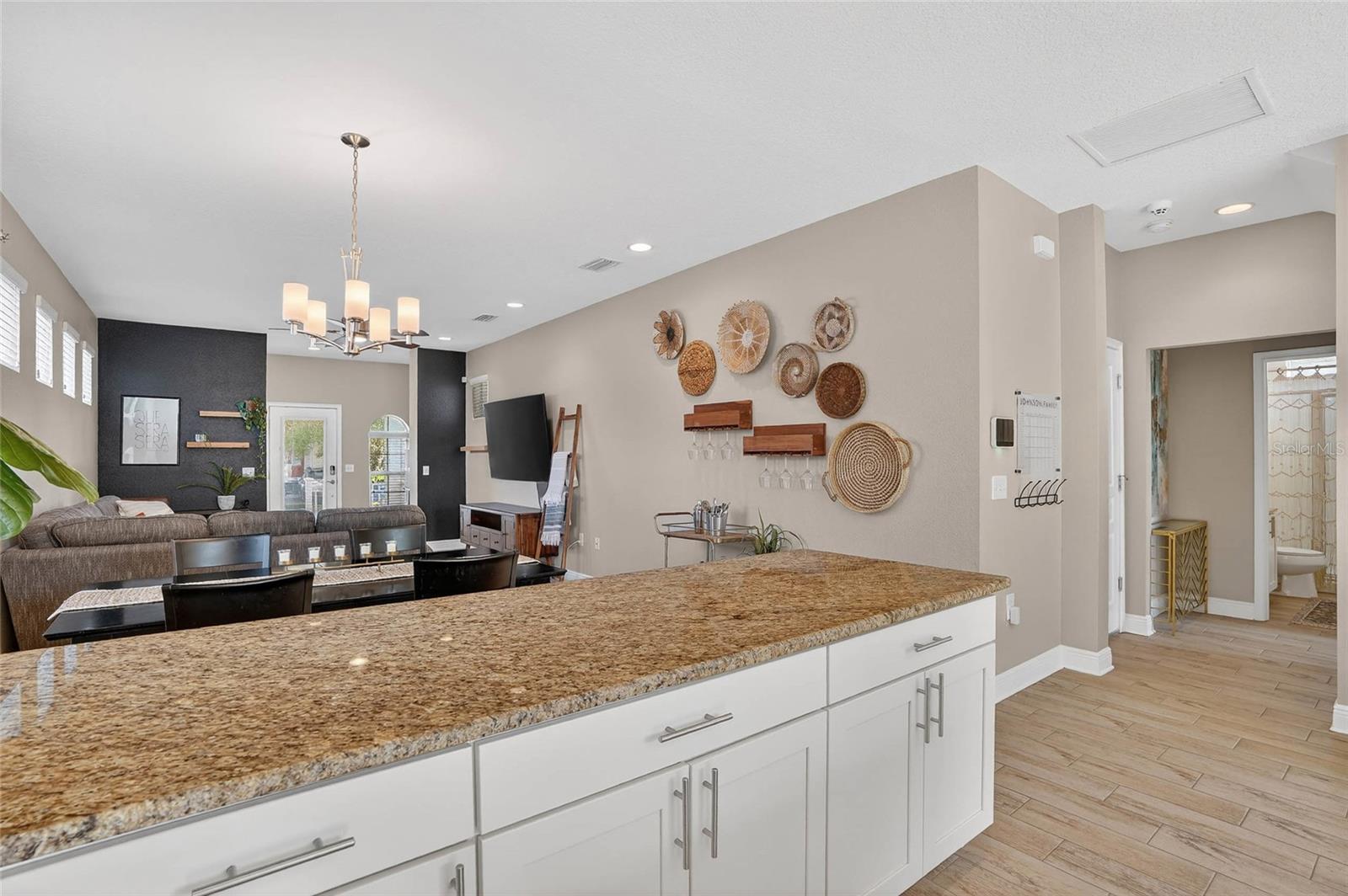 Listing photo id 17 for 2118 Lemon Street