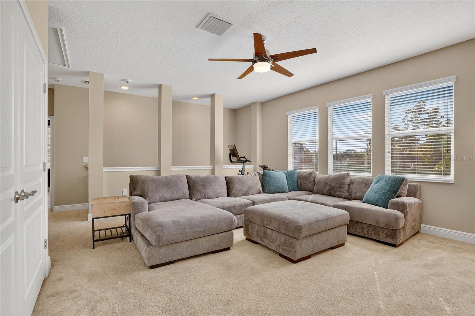 Listing photo id 23 for 2118 Lemon Street