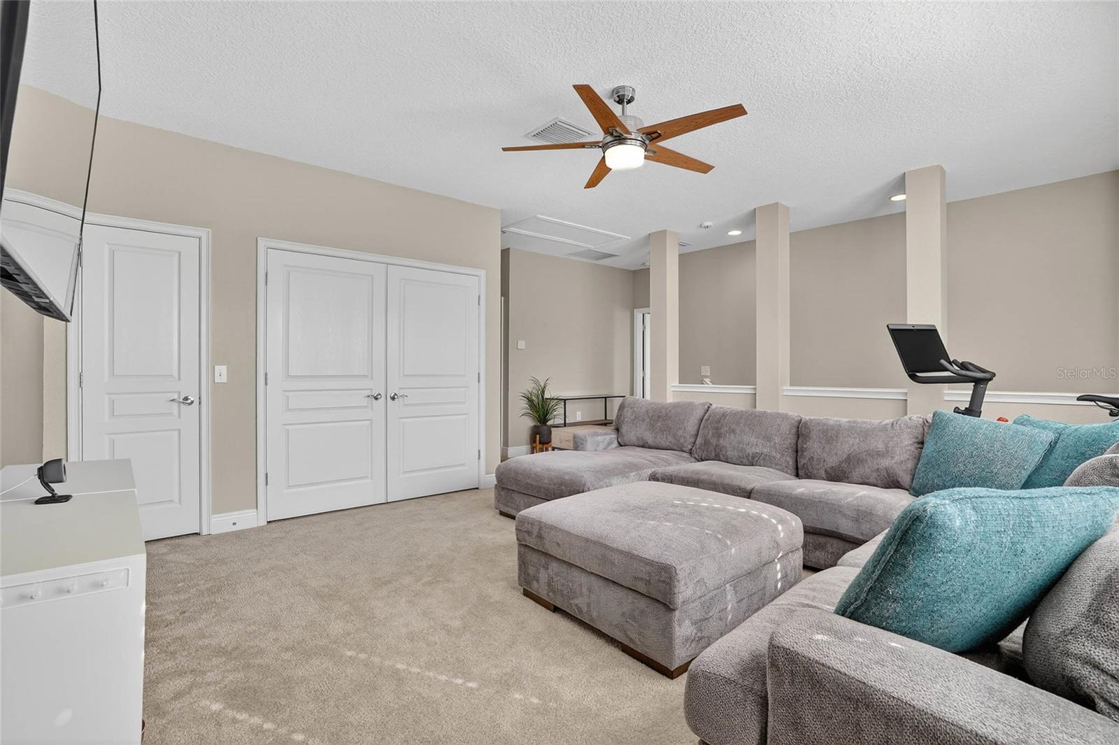 Listing photo id 24 for 2118 Lemon Street